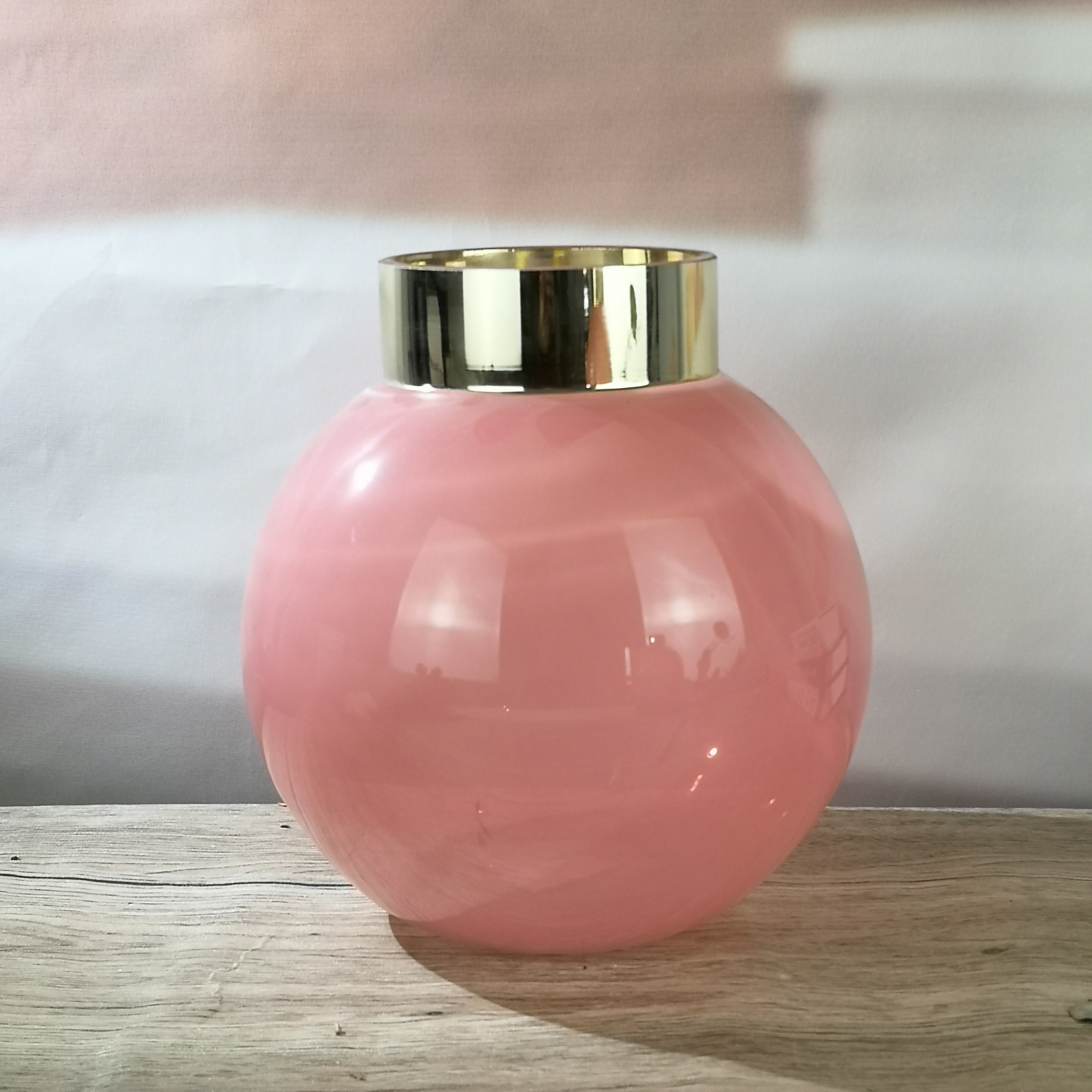Round Hot Pink Crystal Glass Vase With Plating Gold Effect