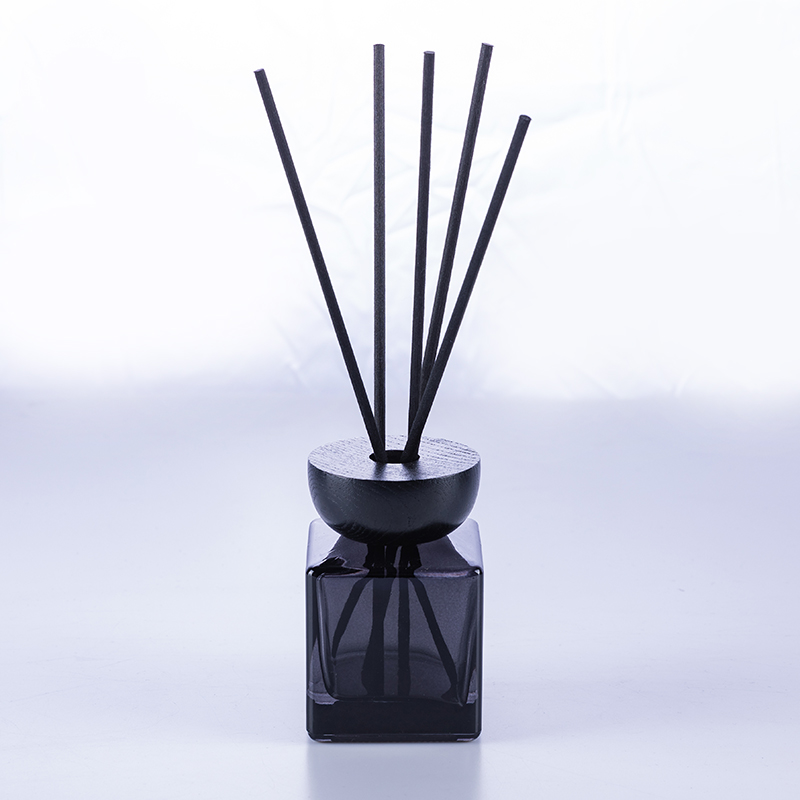 100ml square shape diffuser bottle with wooden lid