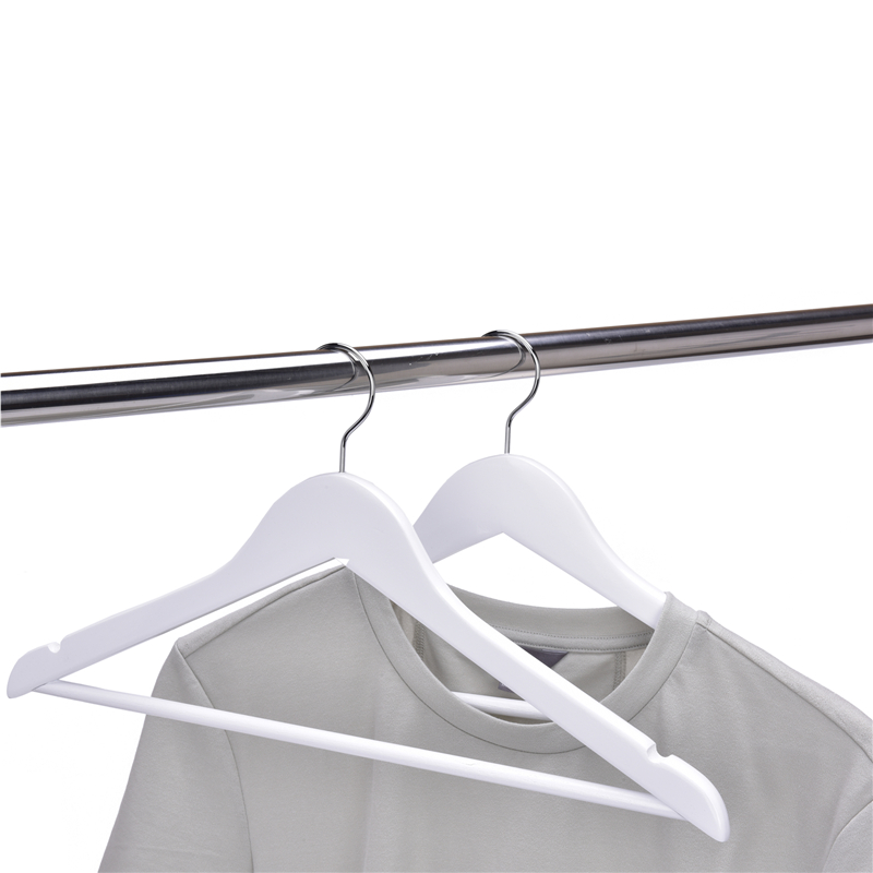 BSCI and FSC certificated wooden hanger with notches and bar storage household products