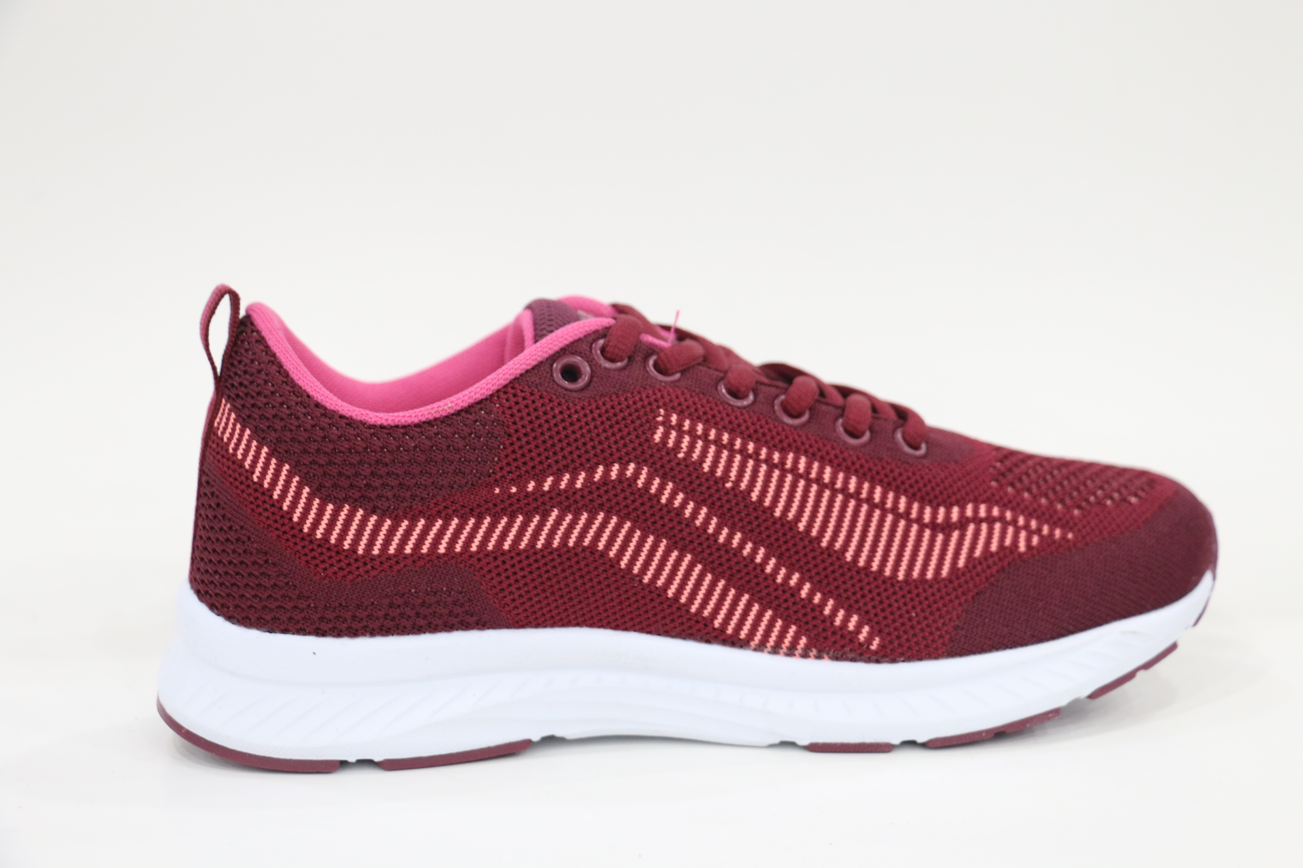 Women's sports shoes