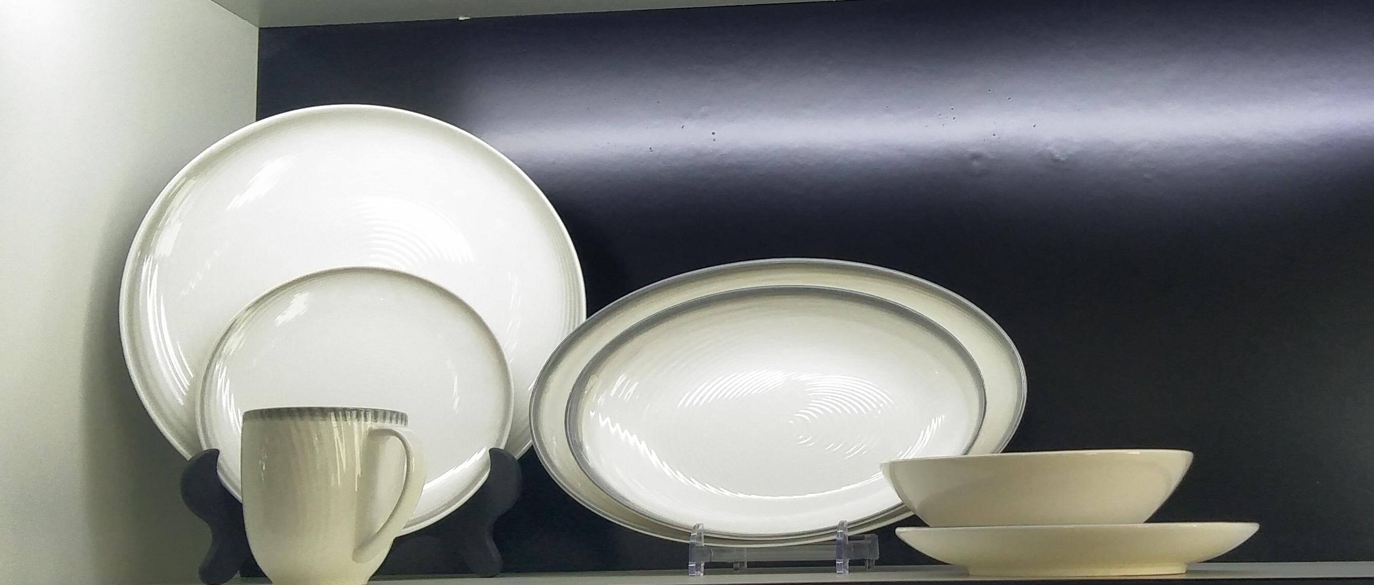 Intensified embossment porcelain dinnerset