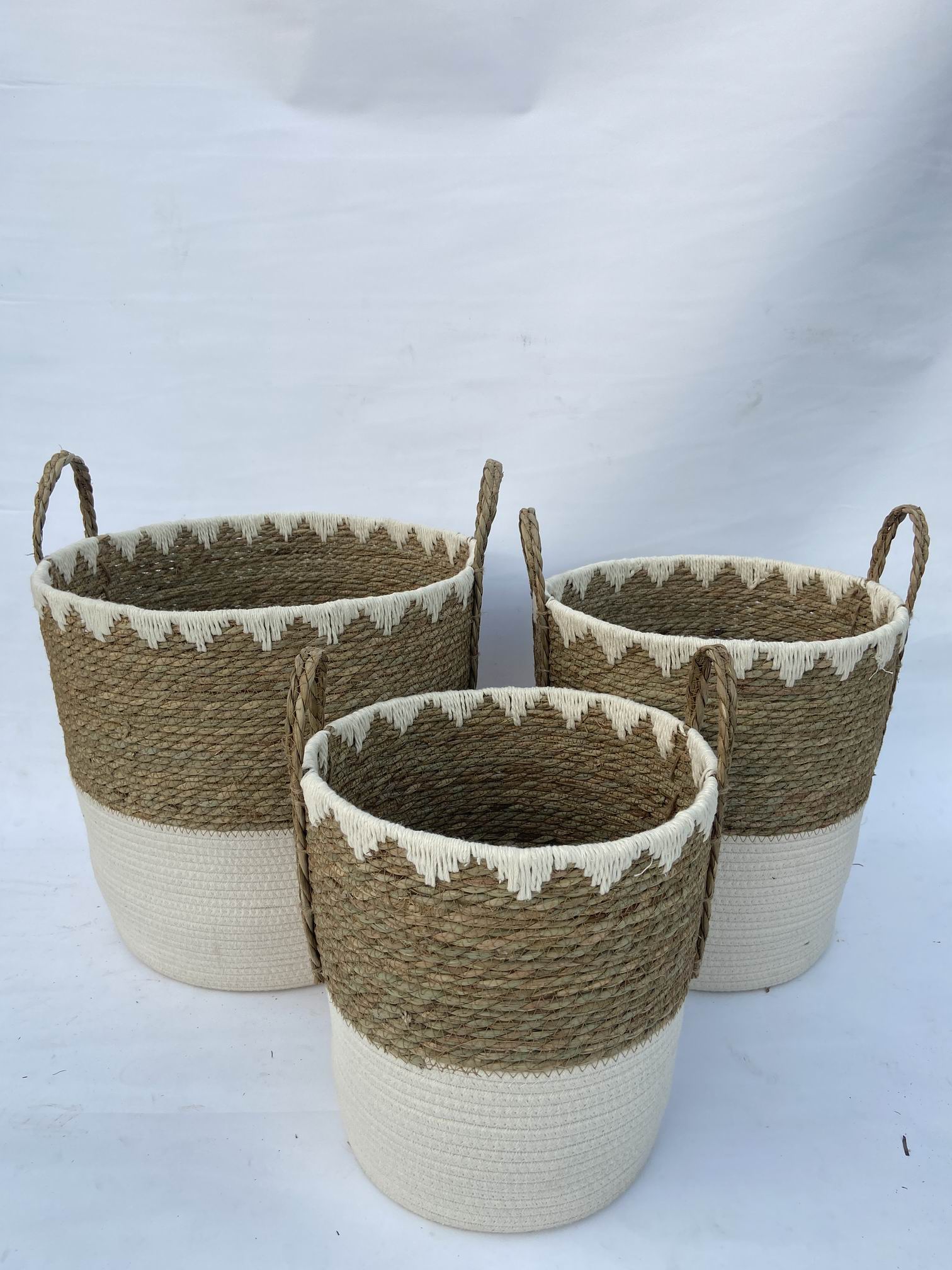 Set of 3 seagrass natural material storage baskets