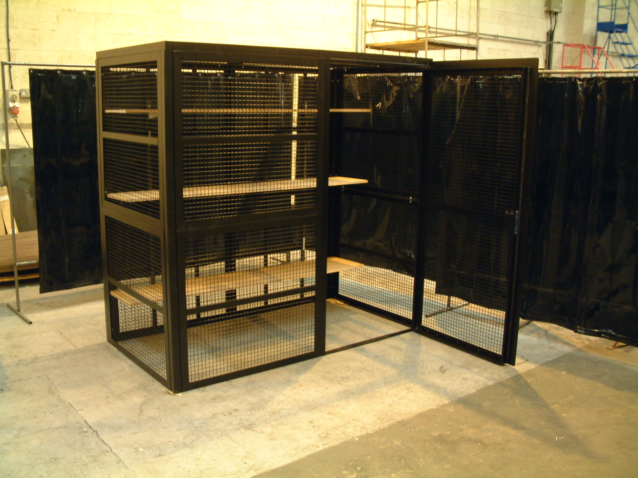 Outdoor storage cage