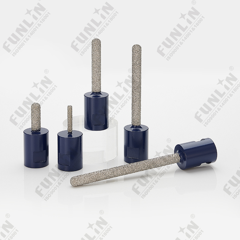 Vacuum brazed diamond mortar raking bit