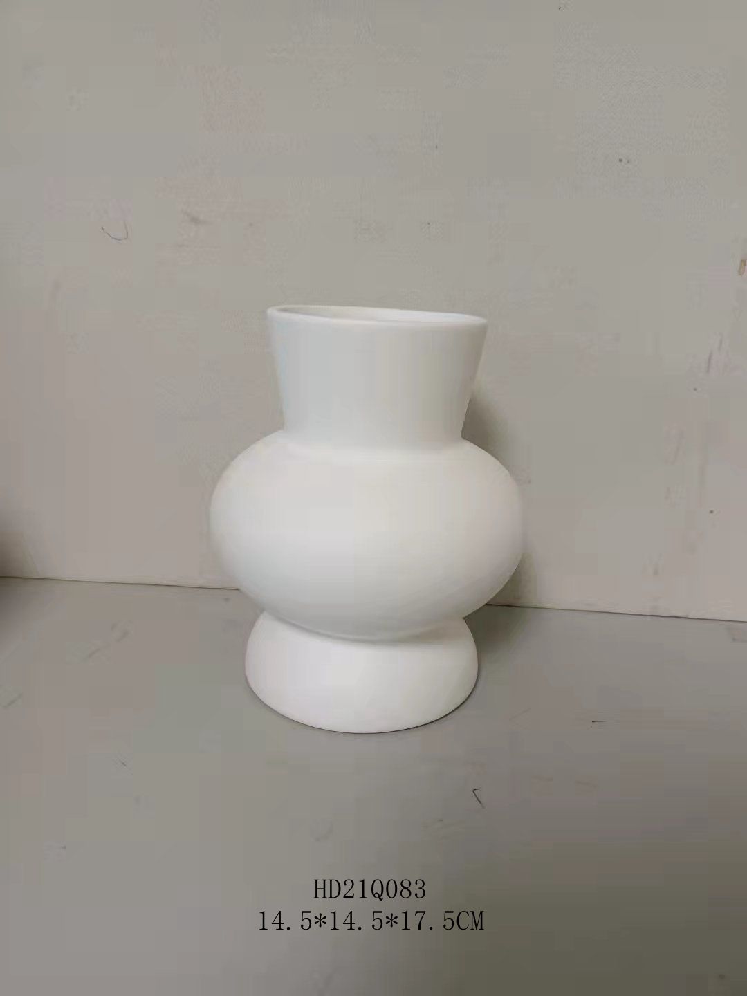 circle design ceramic flower vase