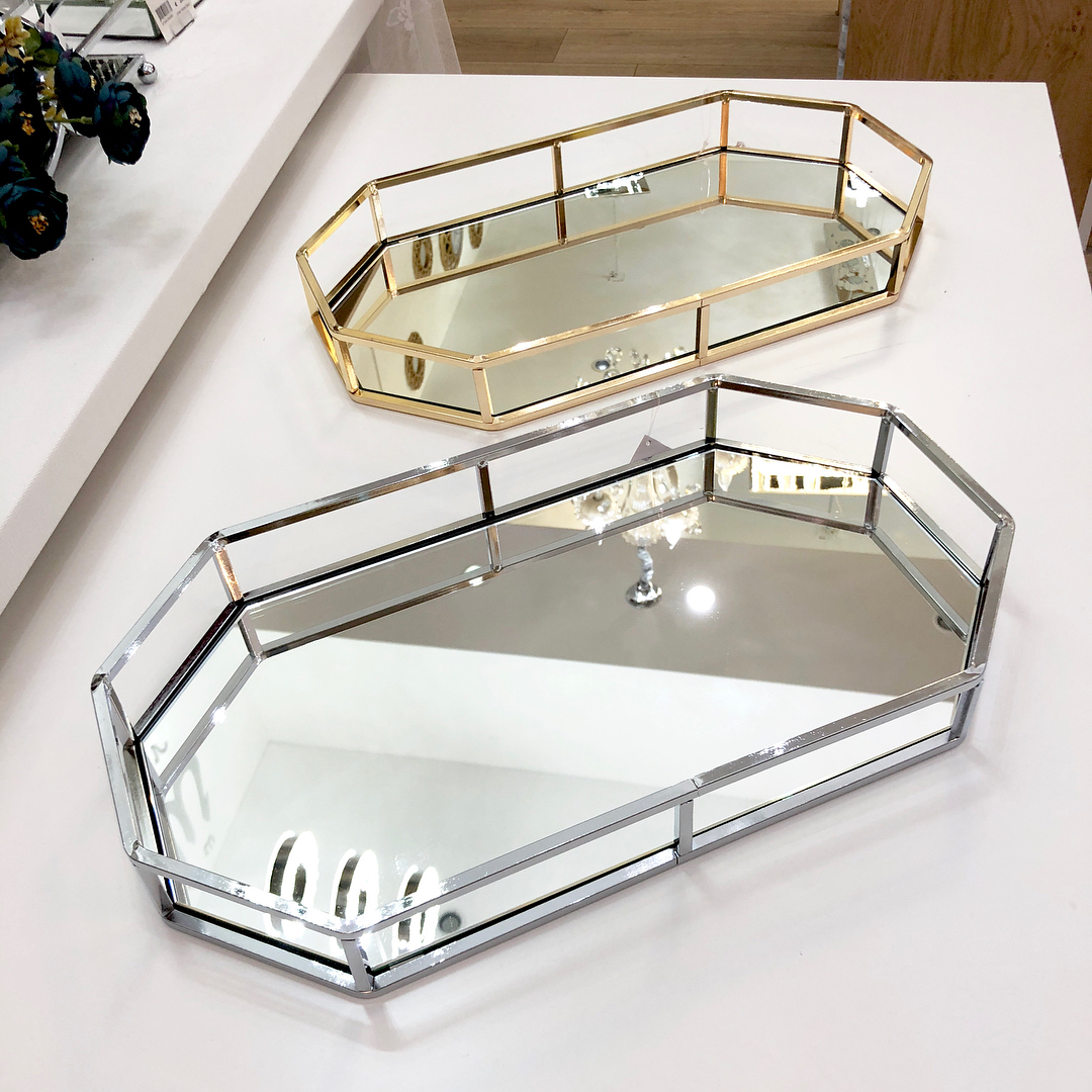 Mirrored tray