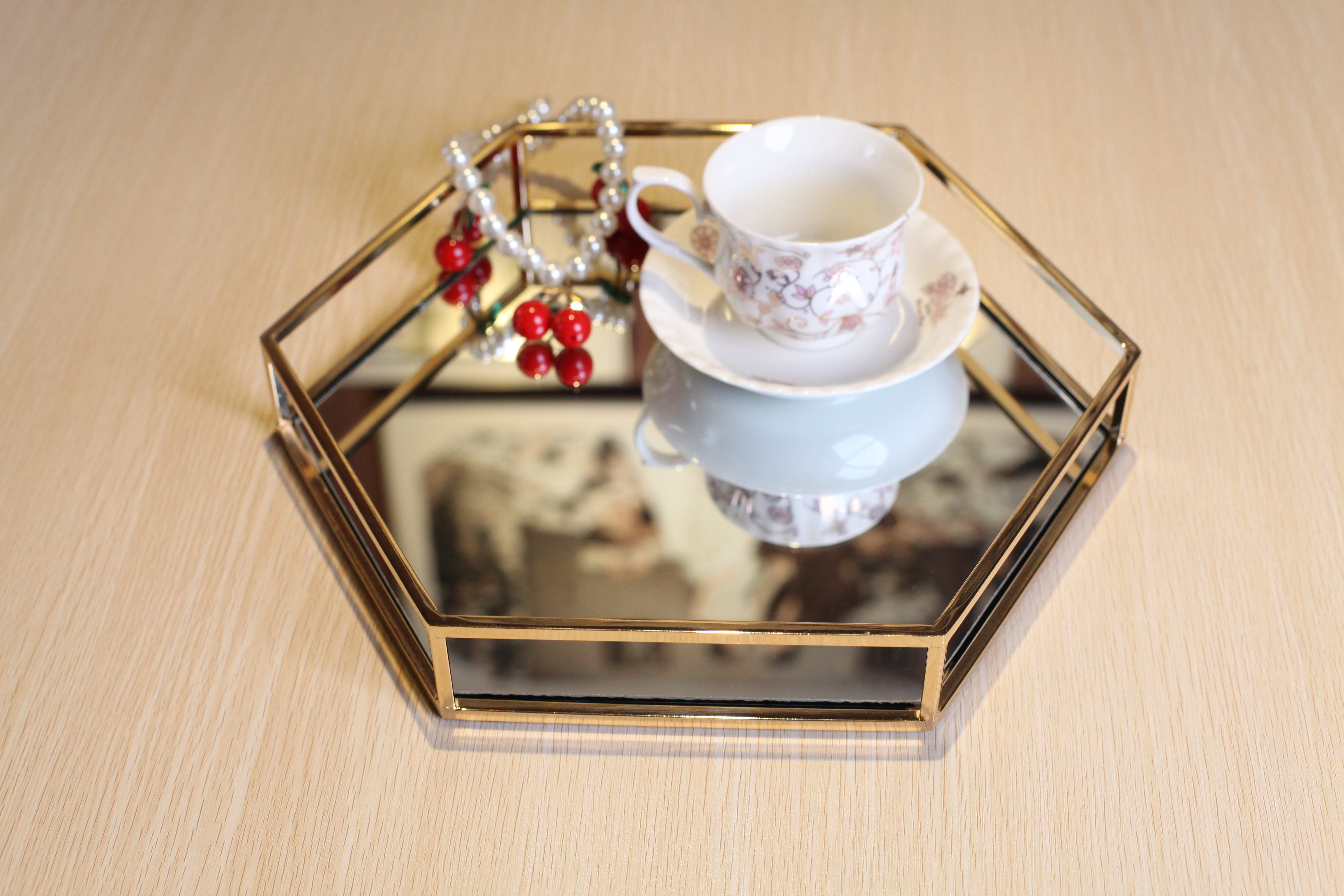 Mirrored tray