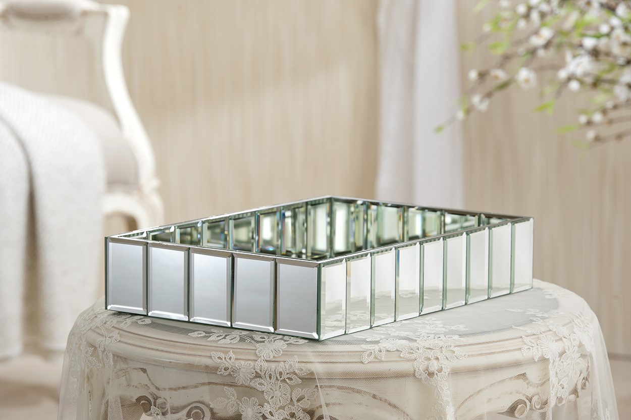 Mirrored tray