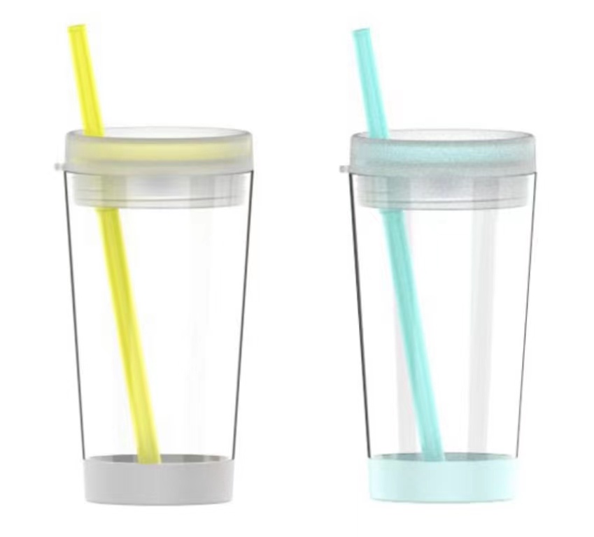 Mug with straw