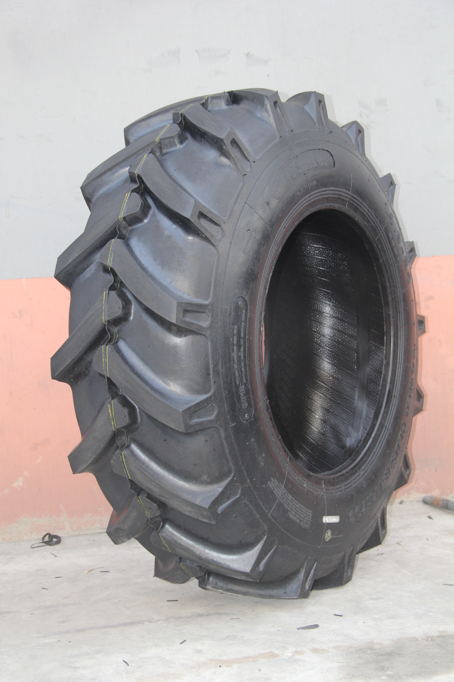 农业拖拉机轮胎R-1 8.5-20 11.2-38 13.6-24