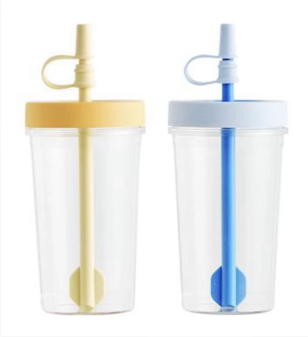 Mug with straw