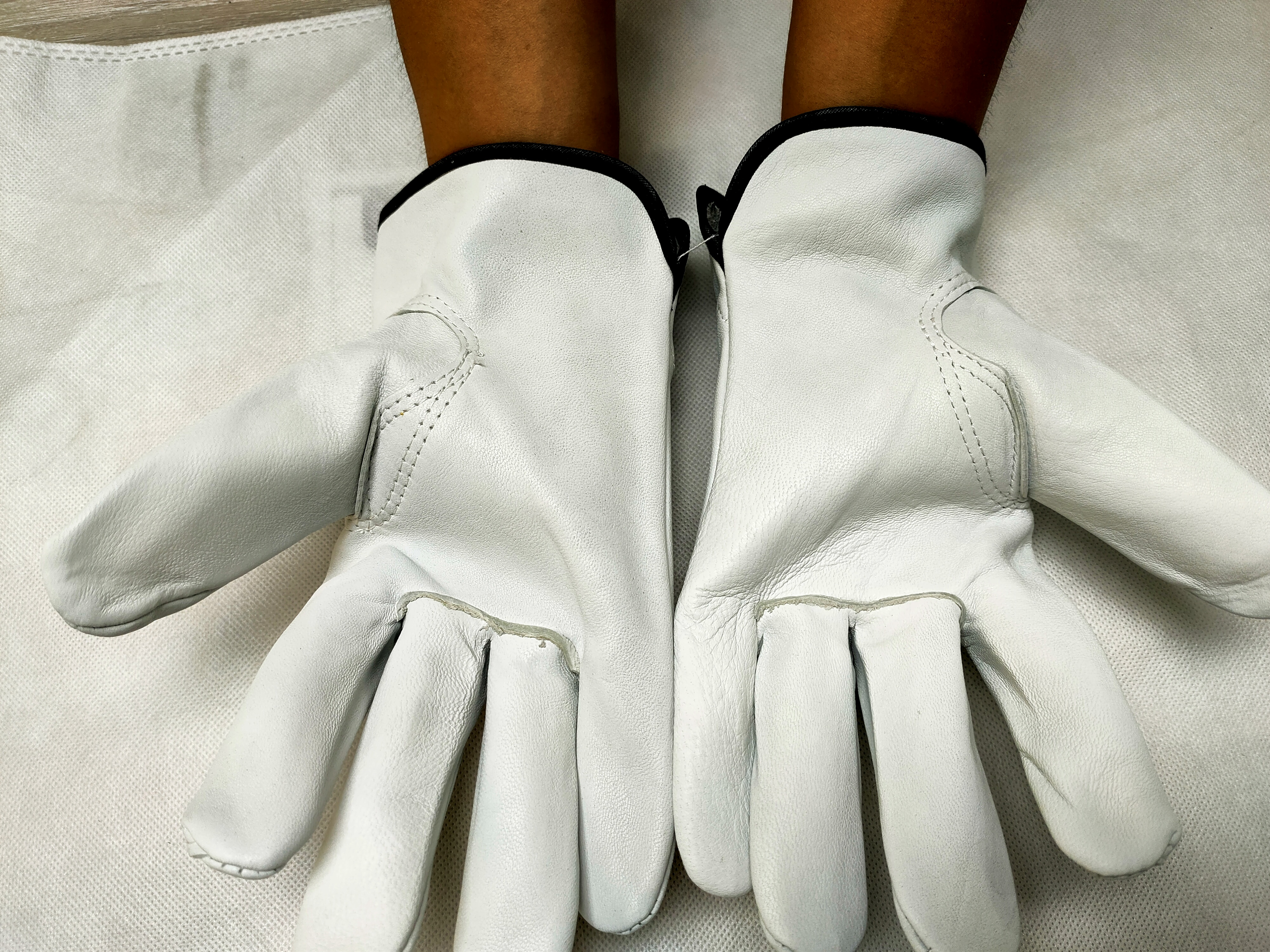 Goat leather gloves