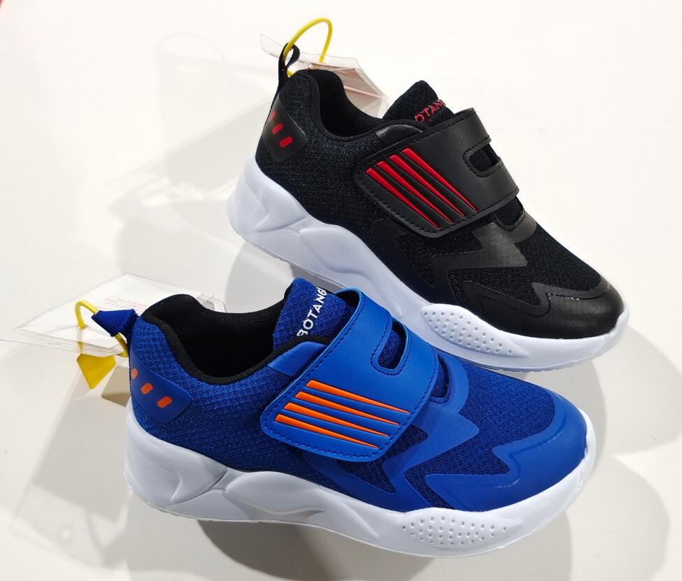 children sports shoes