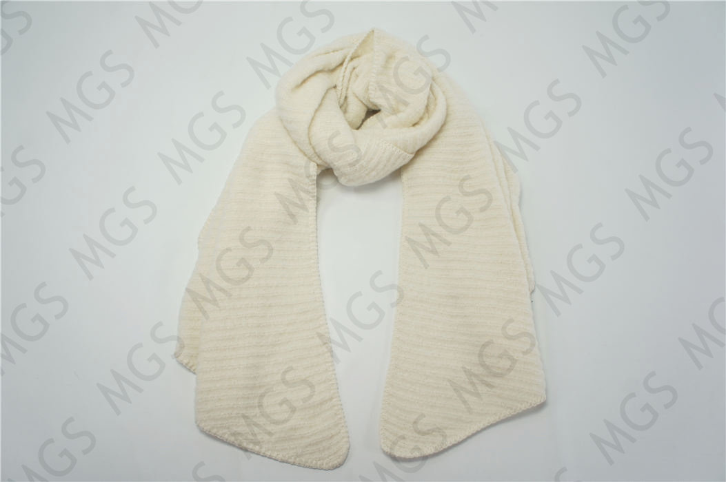 100%recycled polyester knitted scarf