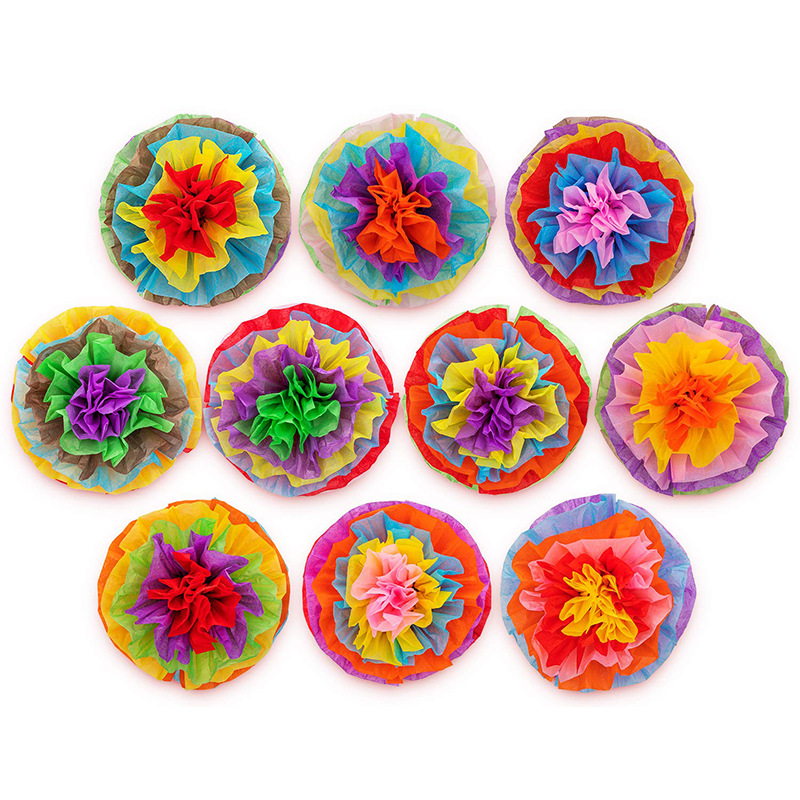 Origami flowers in the shape of flowers