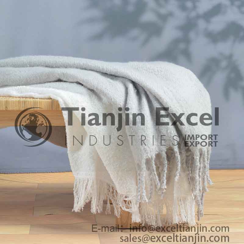 00000AA1-41 acrylic throw with fringes