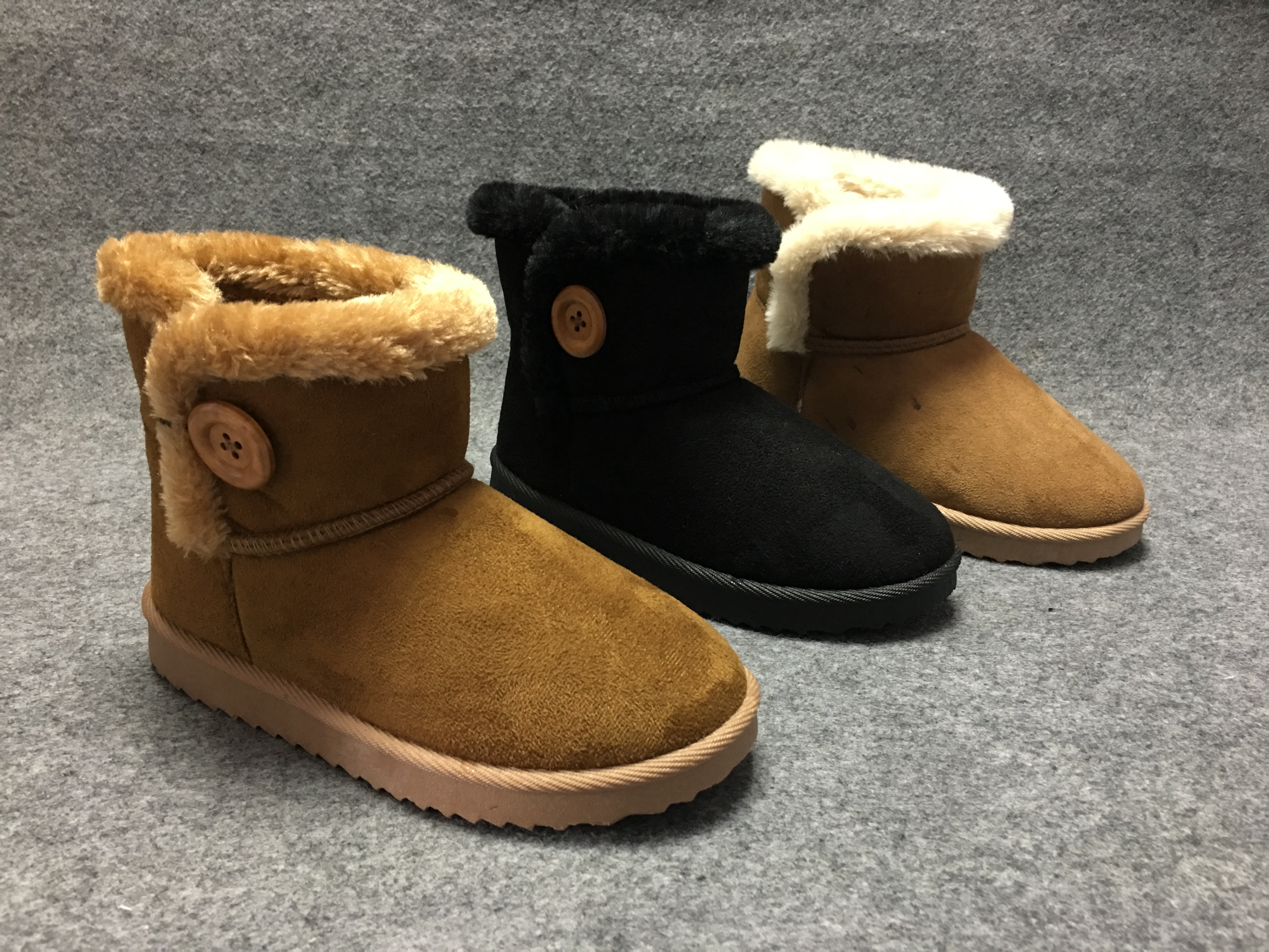Snow boots