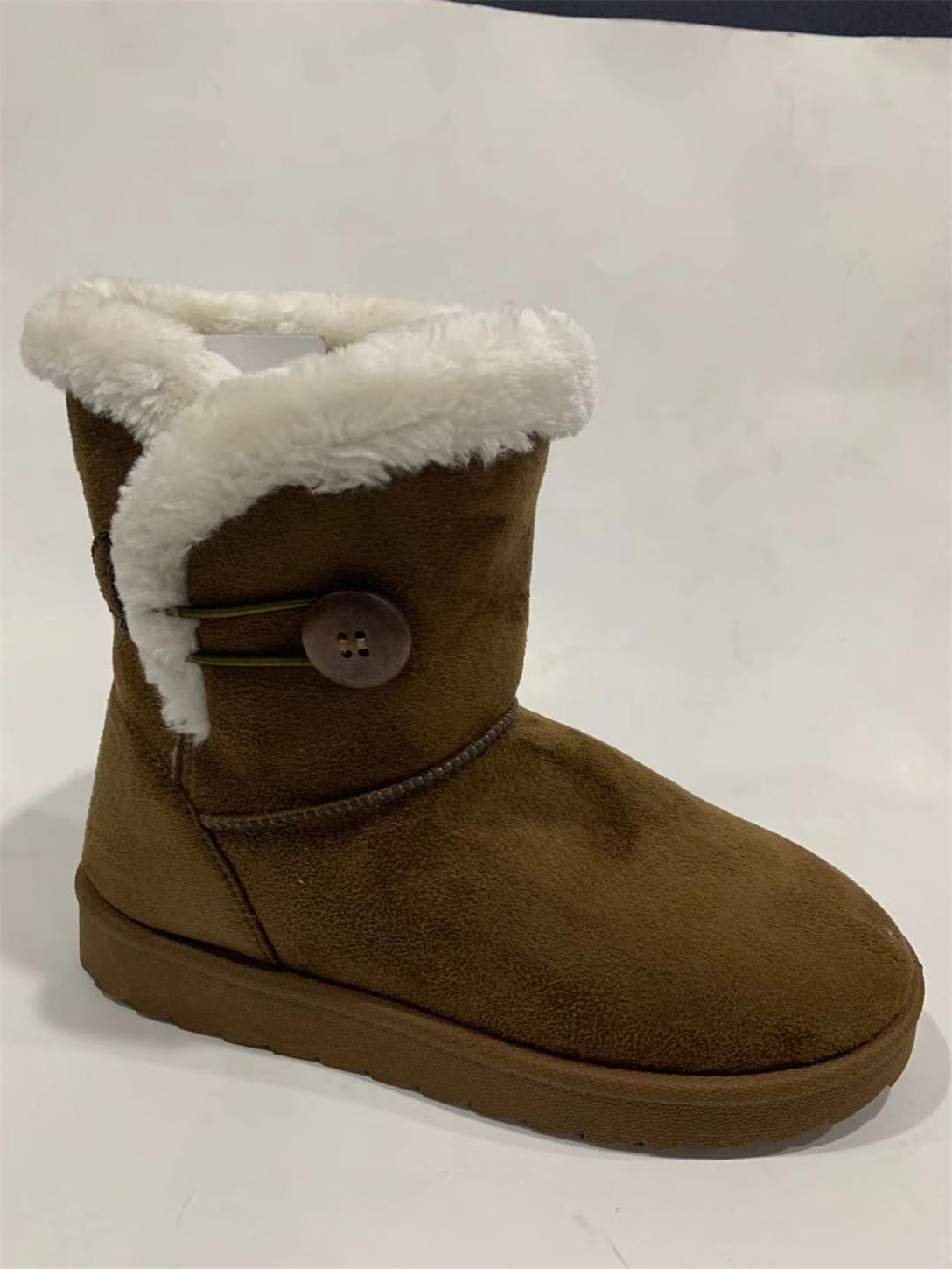 Snow boots