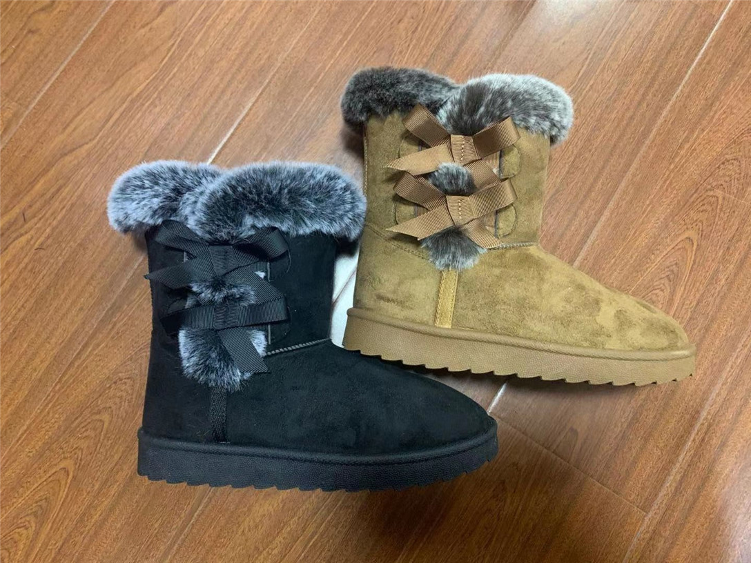 Snow boots