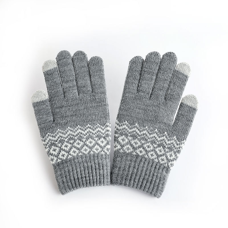 Knitted gloves