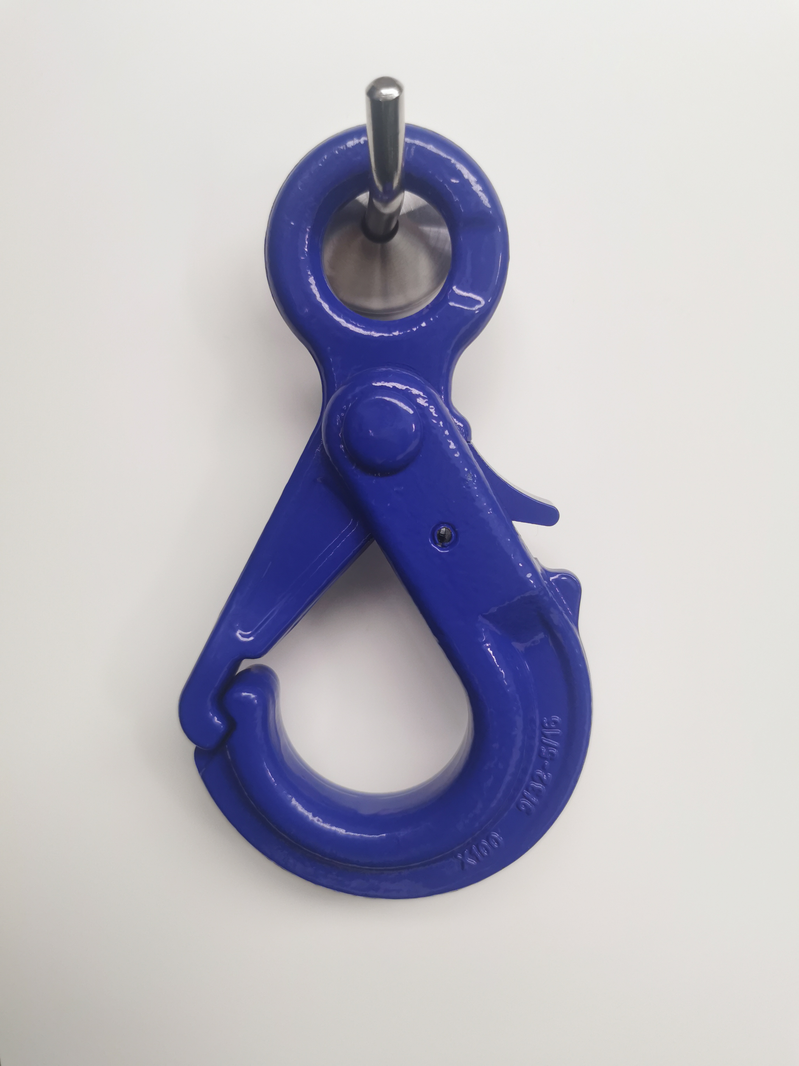 G100 eye self lock hook with notched tip