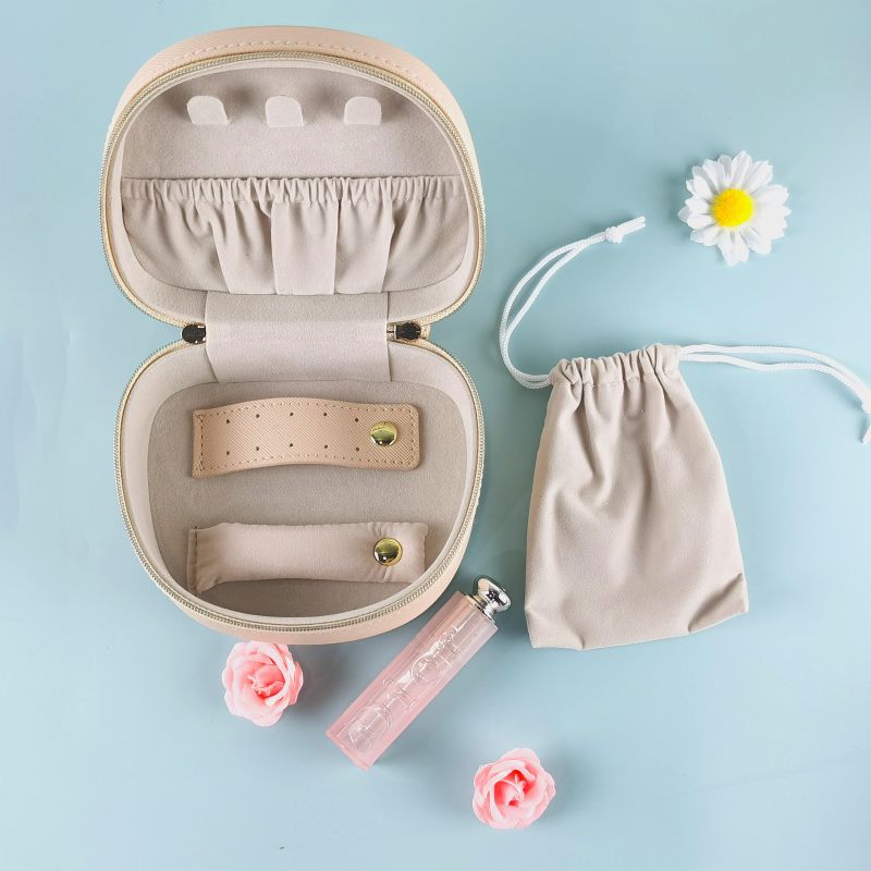 Mini travel jewelry case