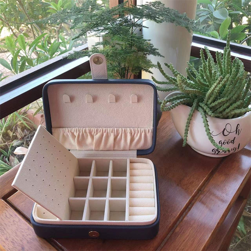 Double layer jewelry box
