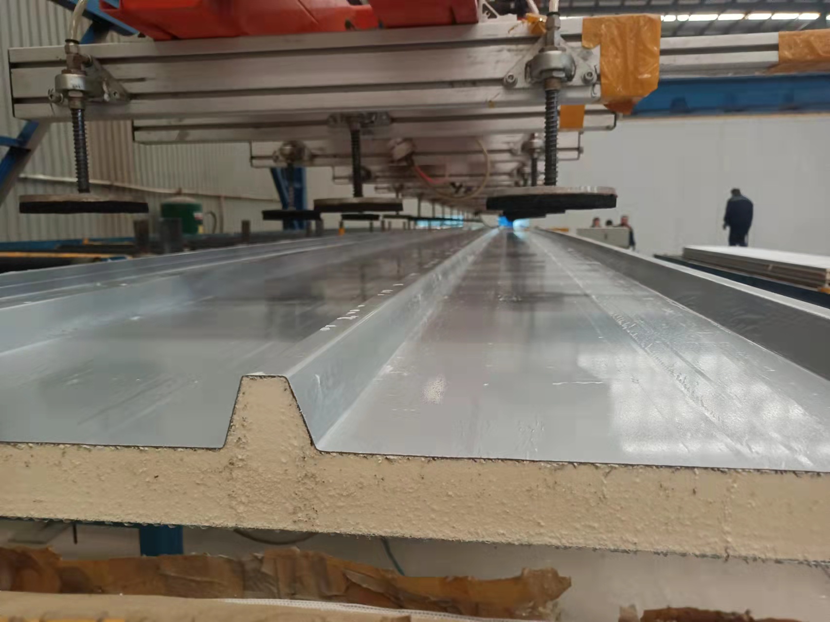Single-sided aluminium foil polyurethane sandwich roof panel