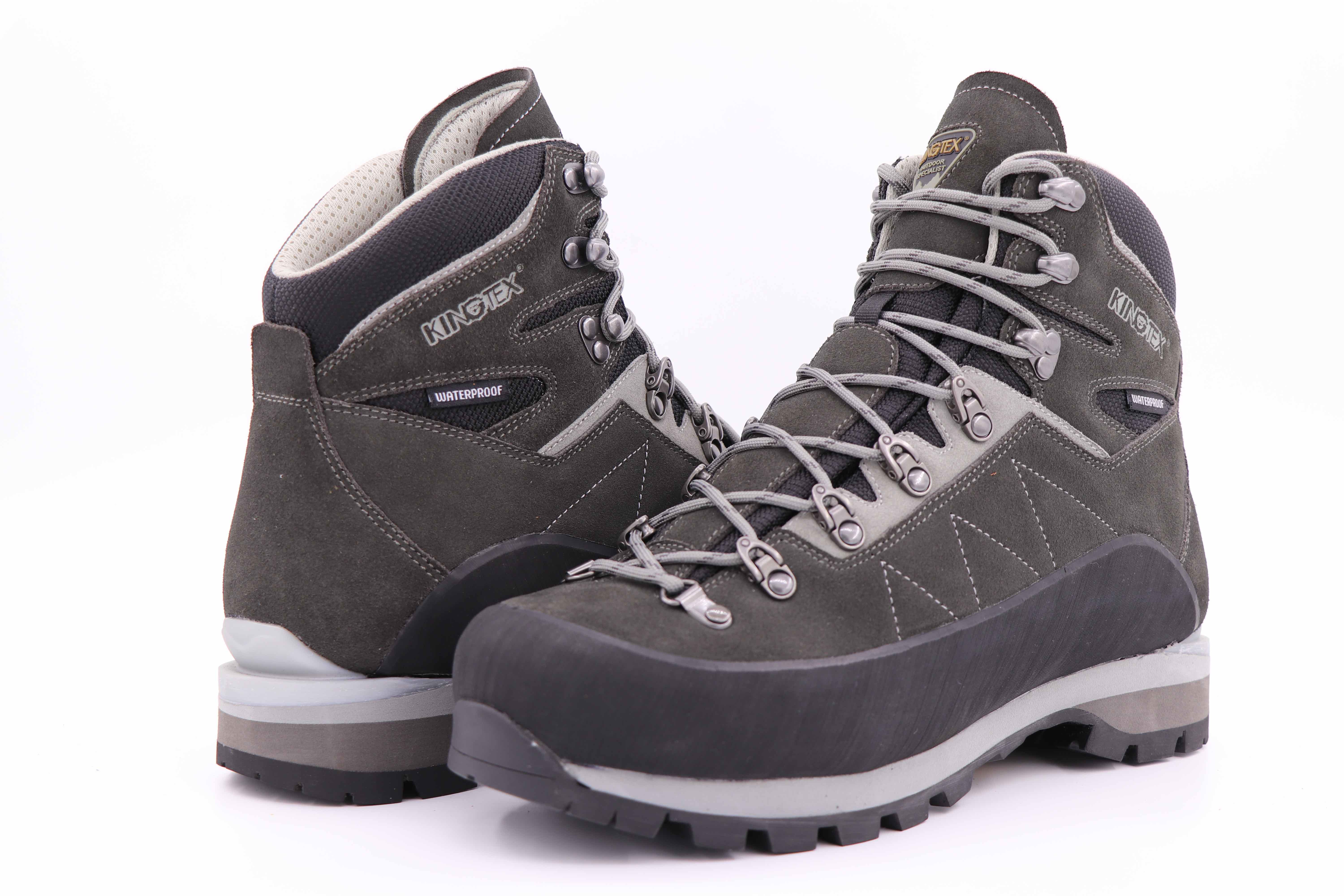 D12185 Mountaineering Boots