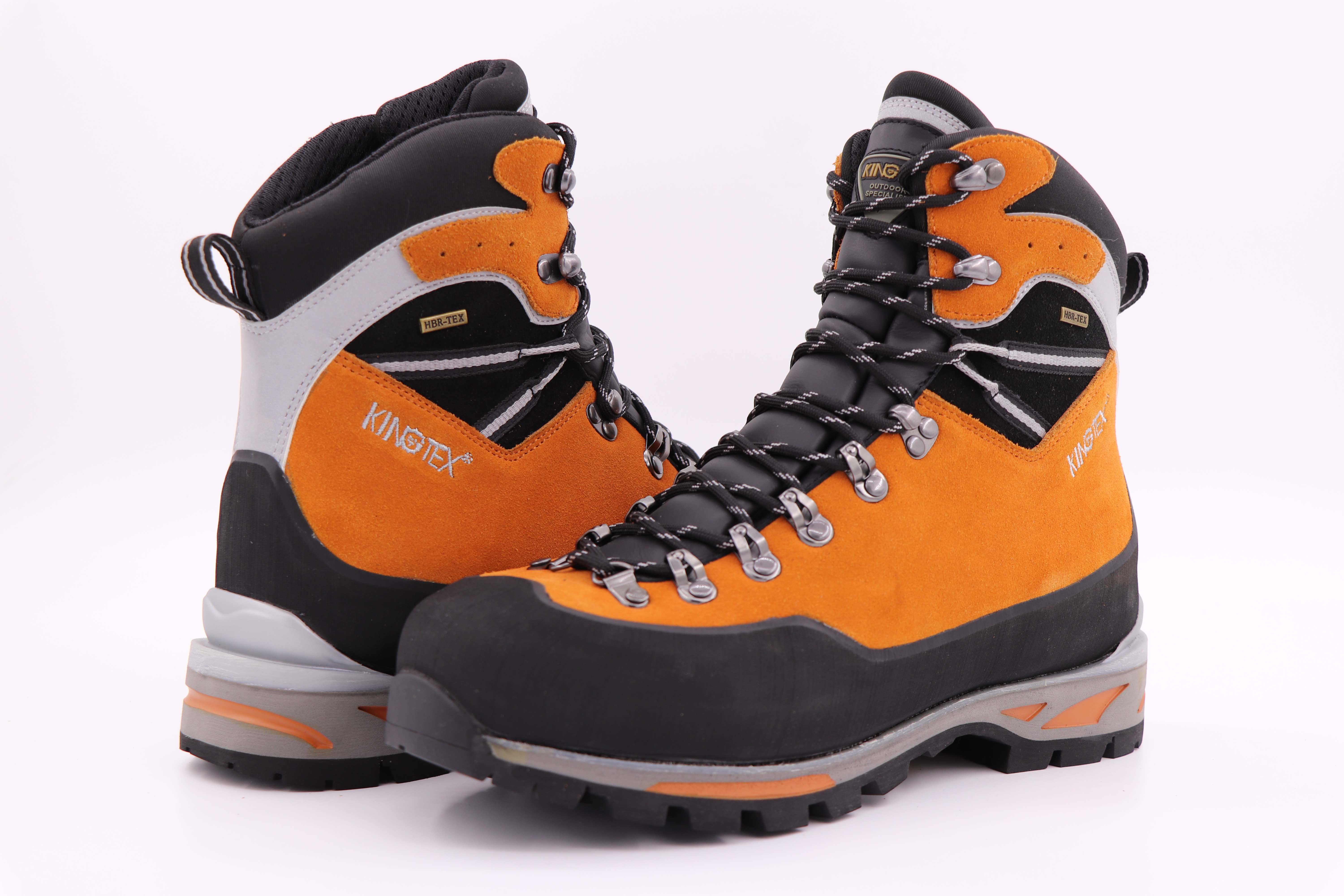 D12213-1 Mountaineering Boots