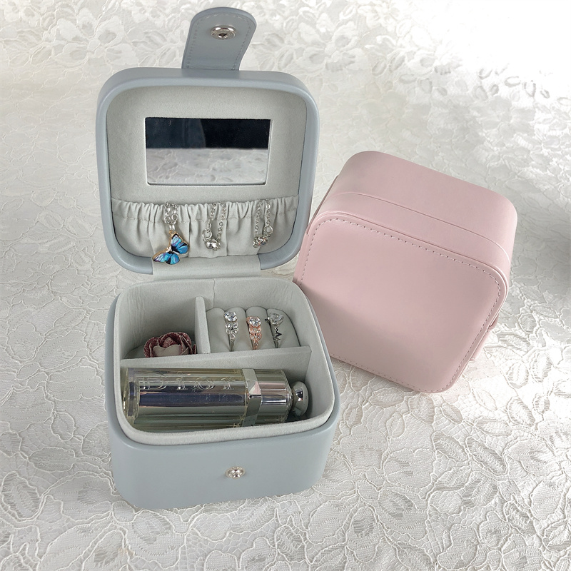 Travel jewelry box