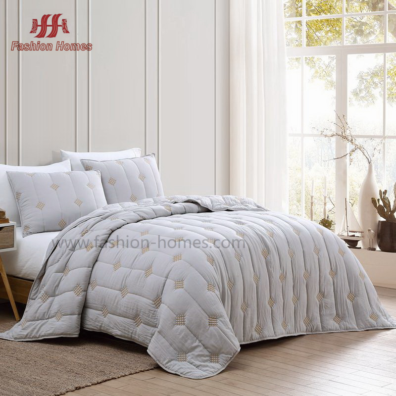 Luxury Pre-washed Microfiber Embroidery Quilt Diamonds And Stripes Bedspread