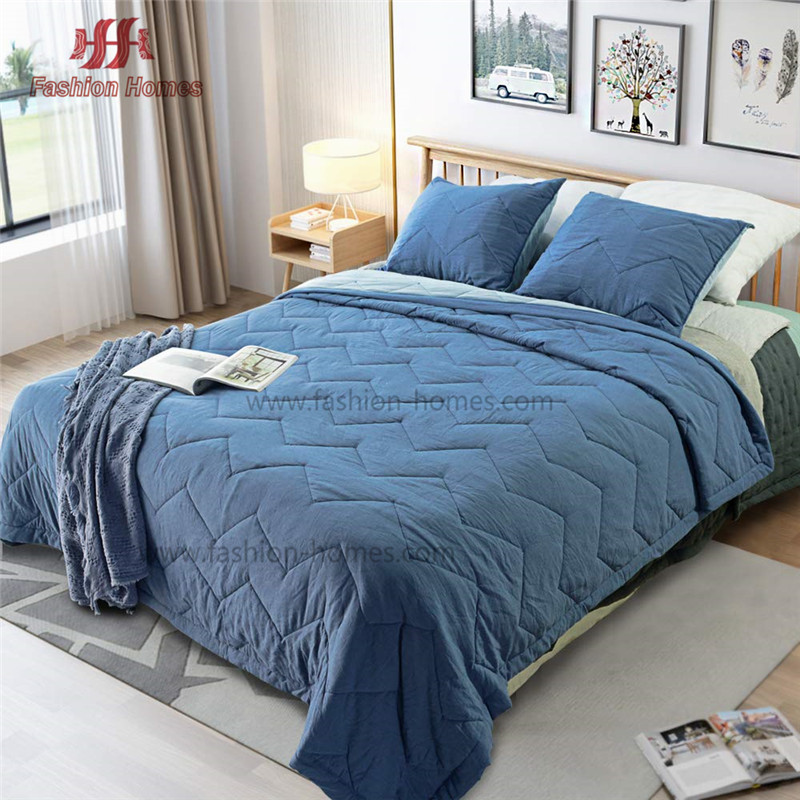 Super Soft Embroidery Quilt With Big Wave Pattern