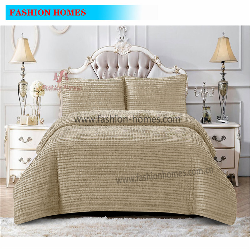 Solid Clipped Trellis Comforter