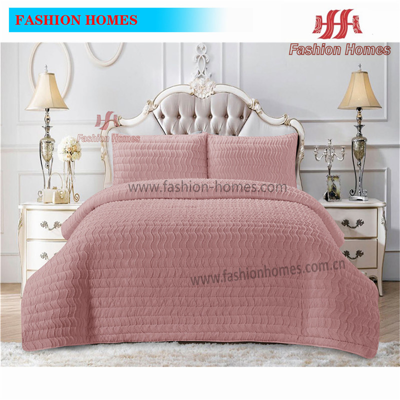 Wave Pattern Clipped Trellis Quilt