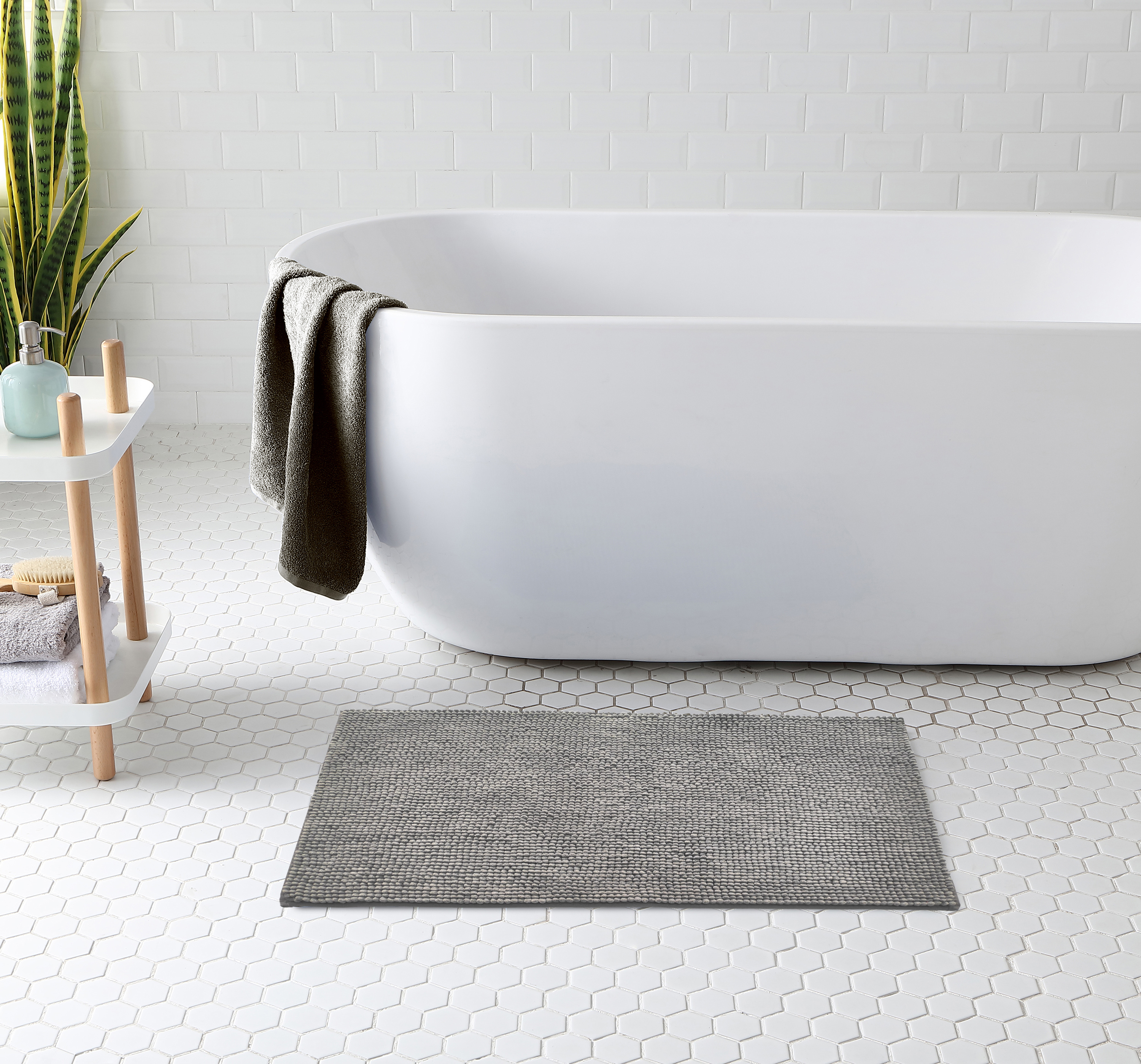 Solid color economic bath room mats