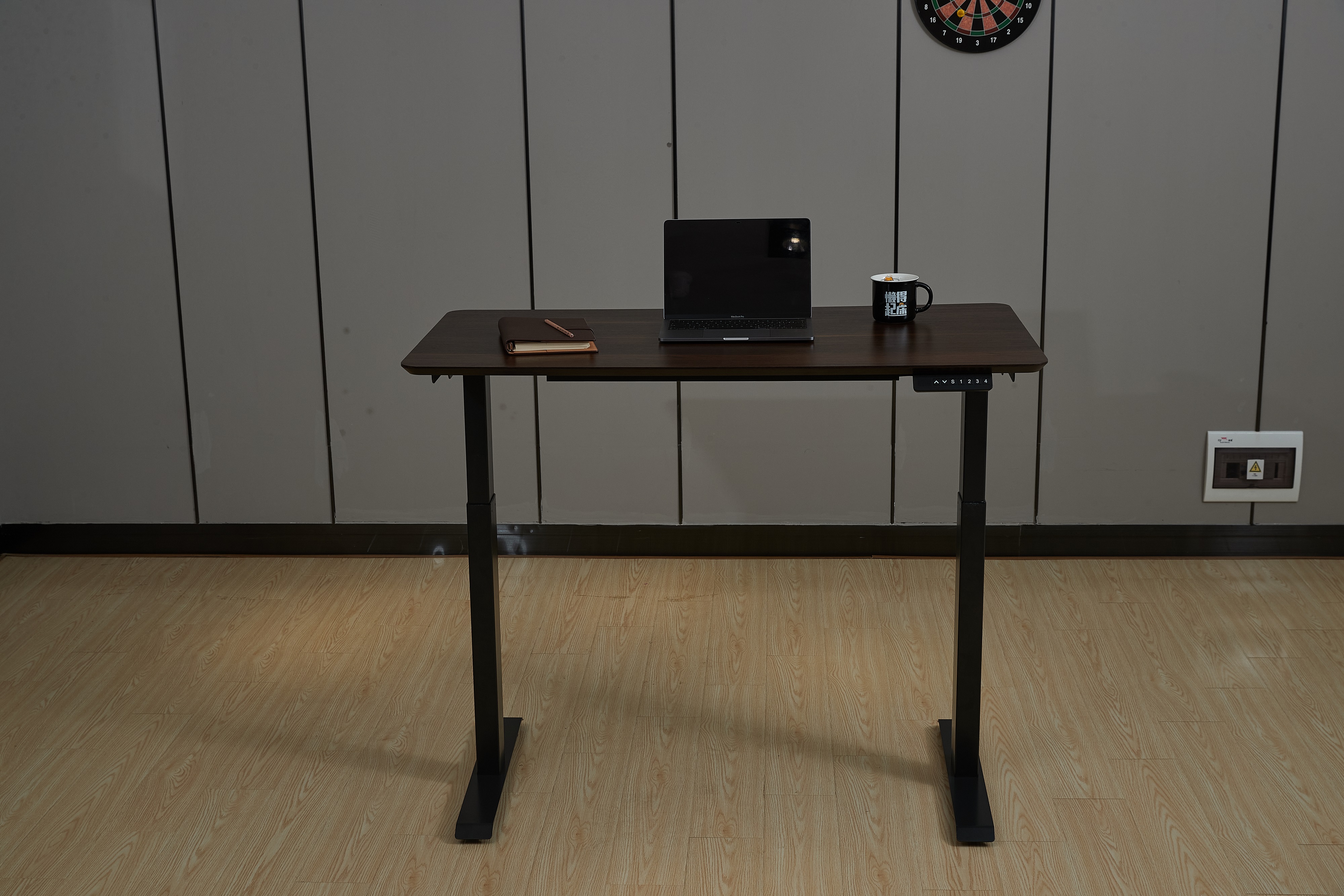 Electric lifting table/desk
