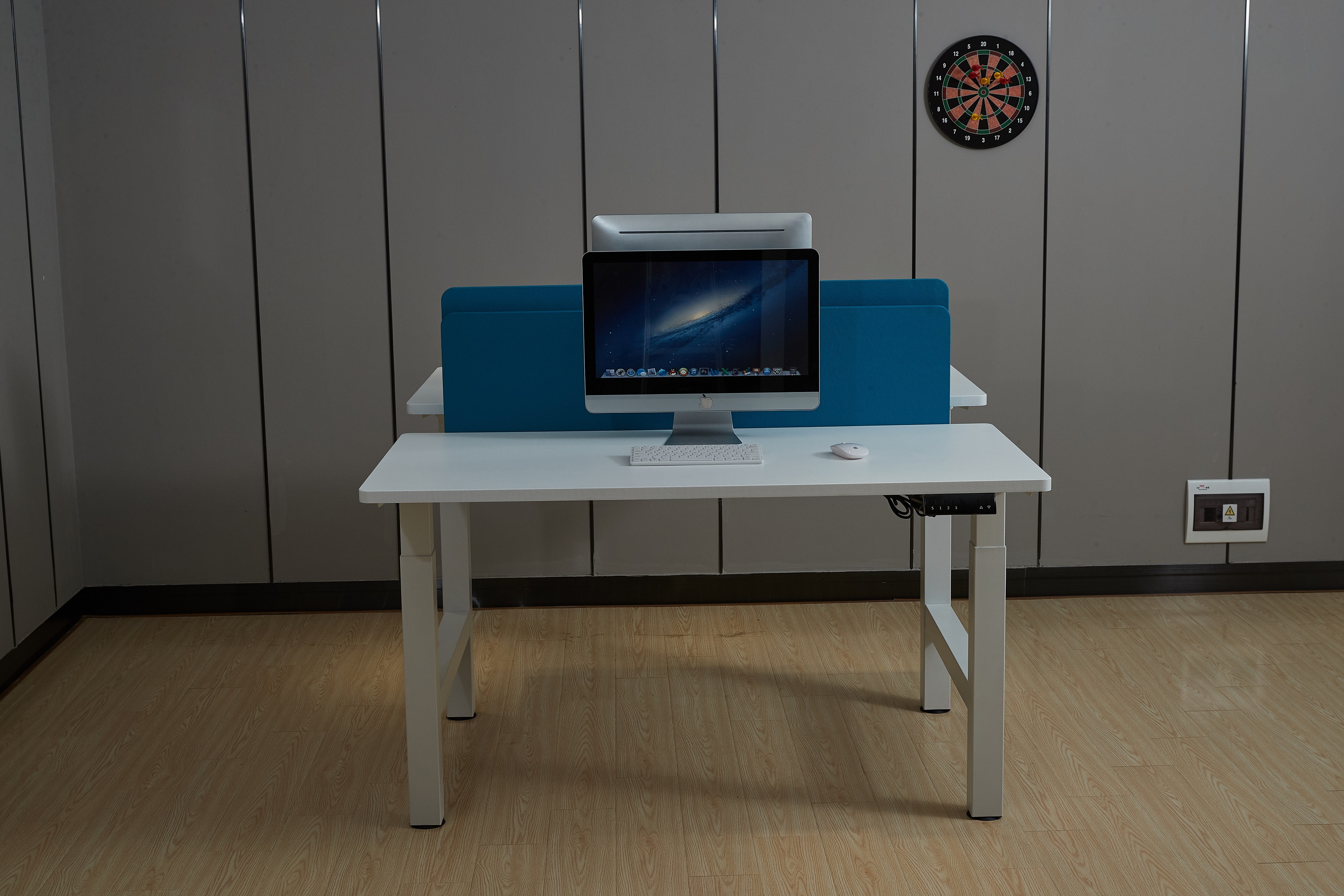 Electric lifting table/desk
