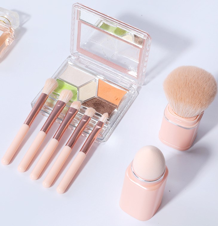 Retractable portable makeup brush Compact travel set Eye shadow concealer foundation eyebrow brush