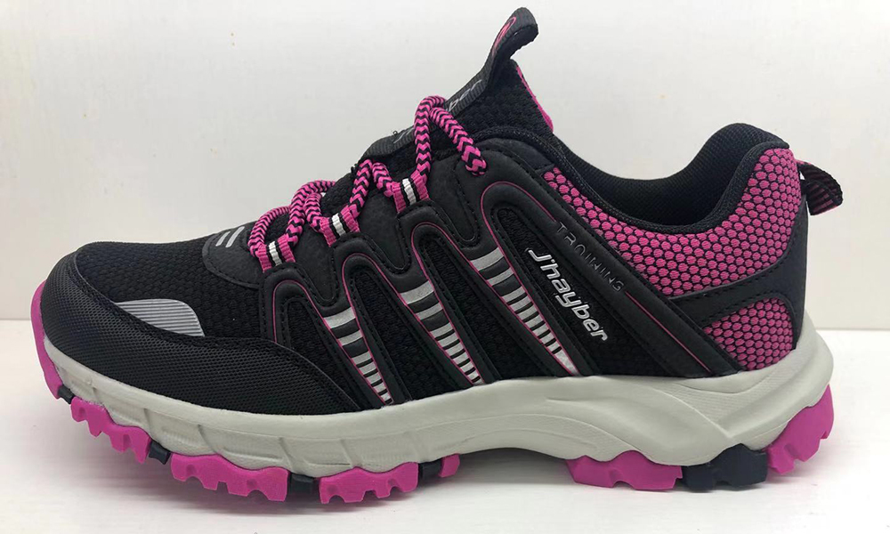 Sports shoes