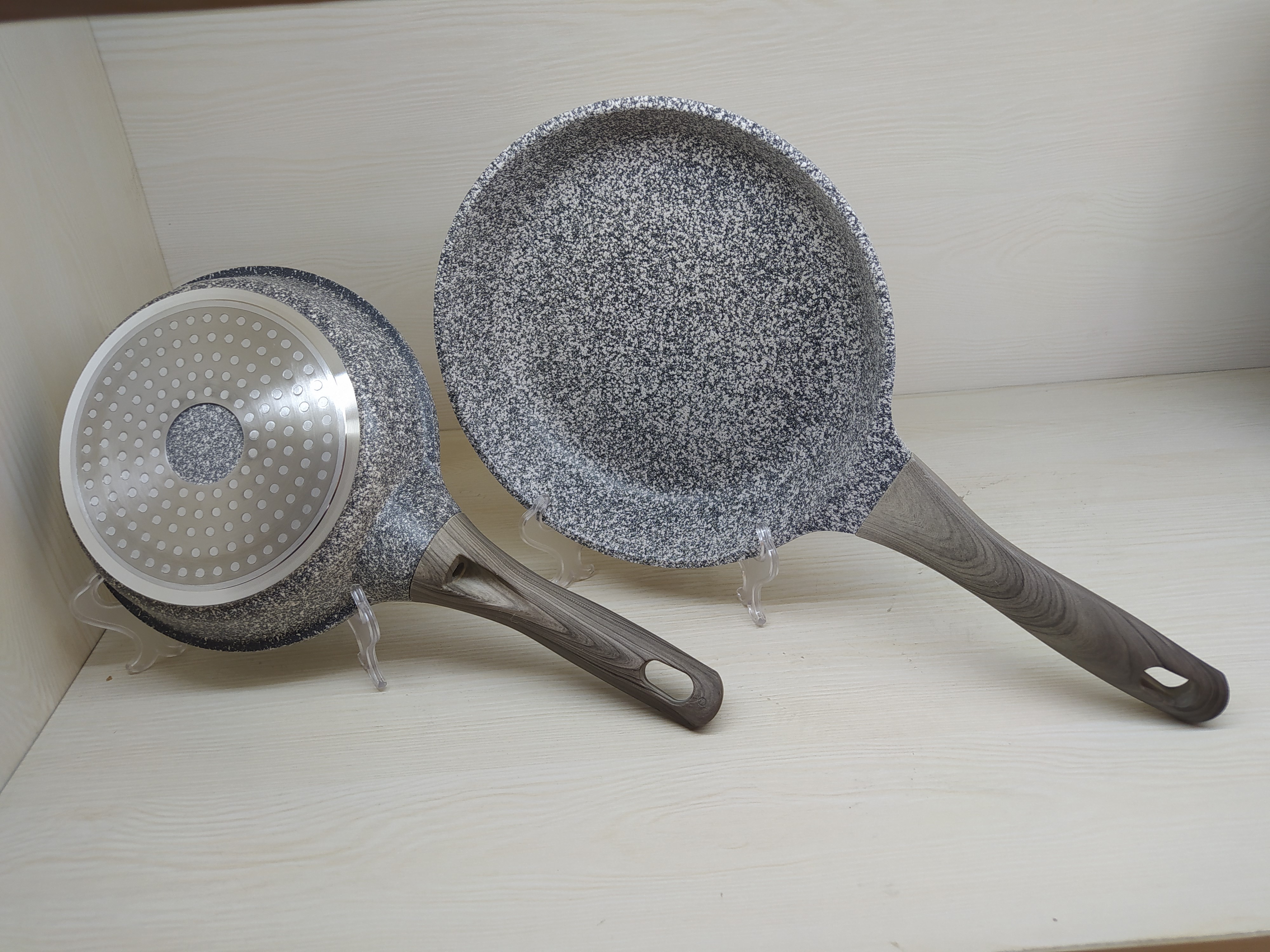 non stick fry pan, casserole, roaster, sauce pan. die cast aluminum pan.