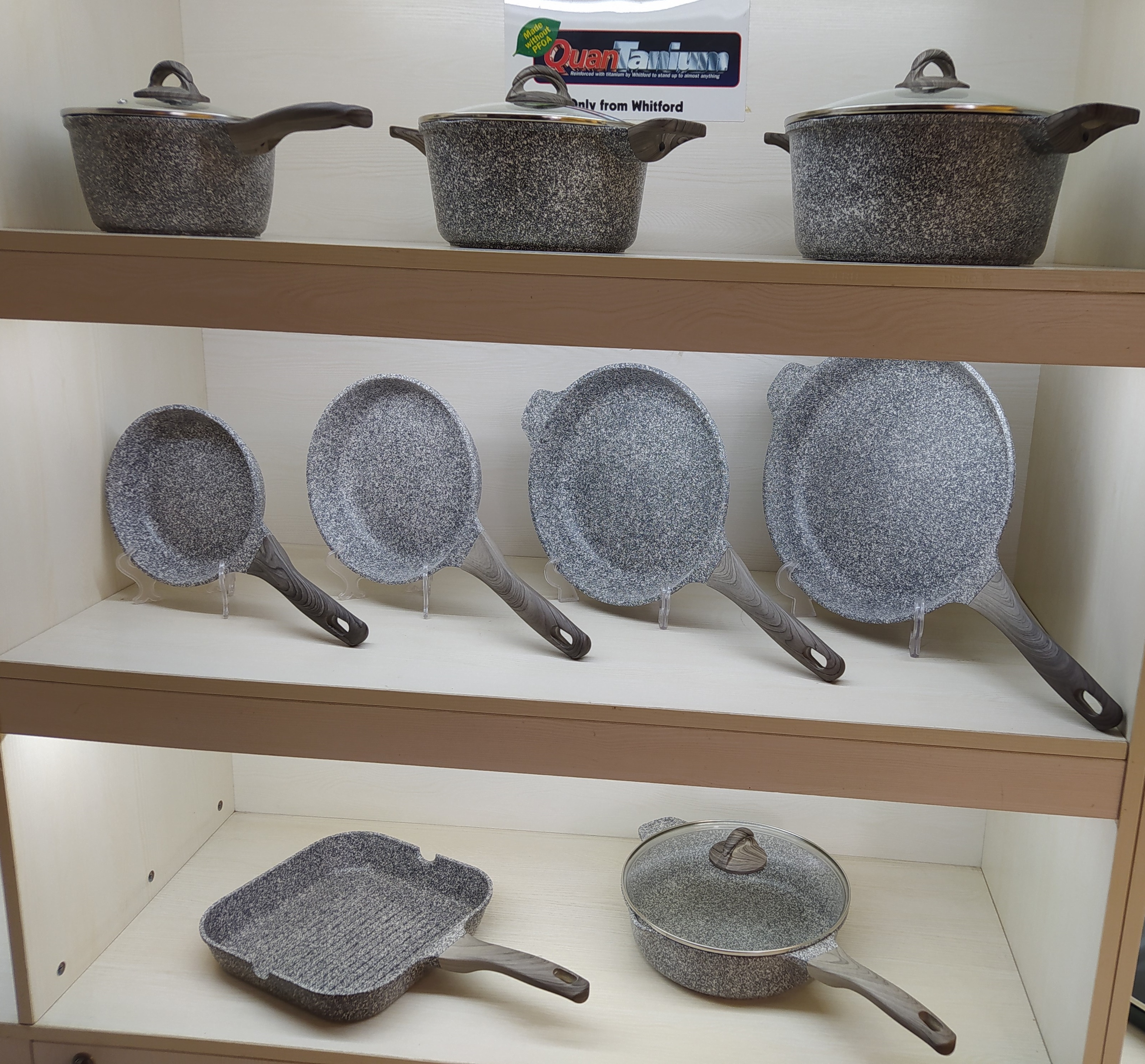 non stick fry pan, casserole, roaster, sauce pan. die cast aluminum pan.