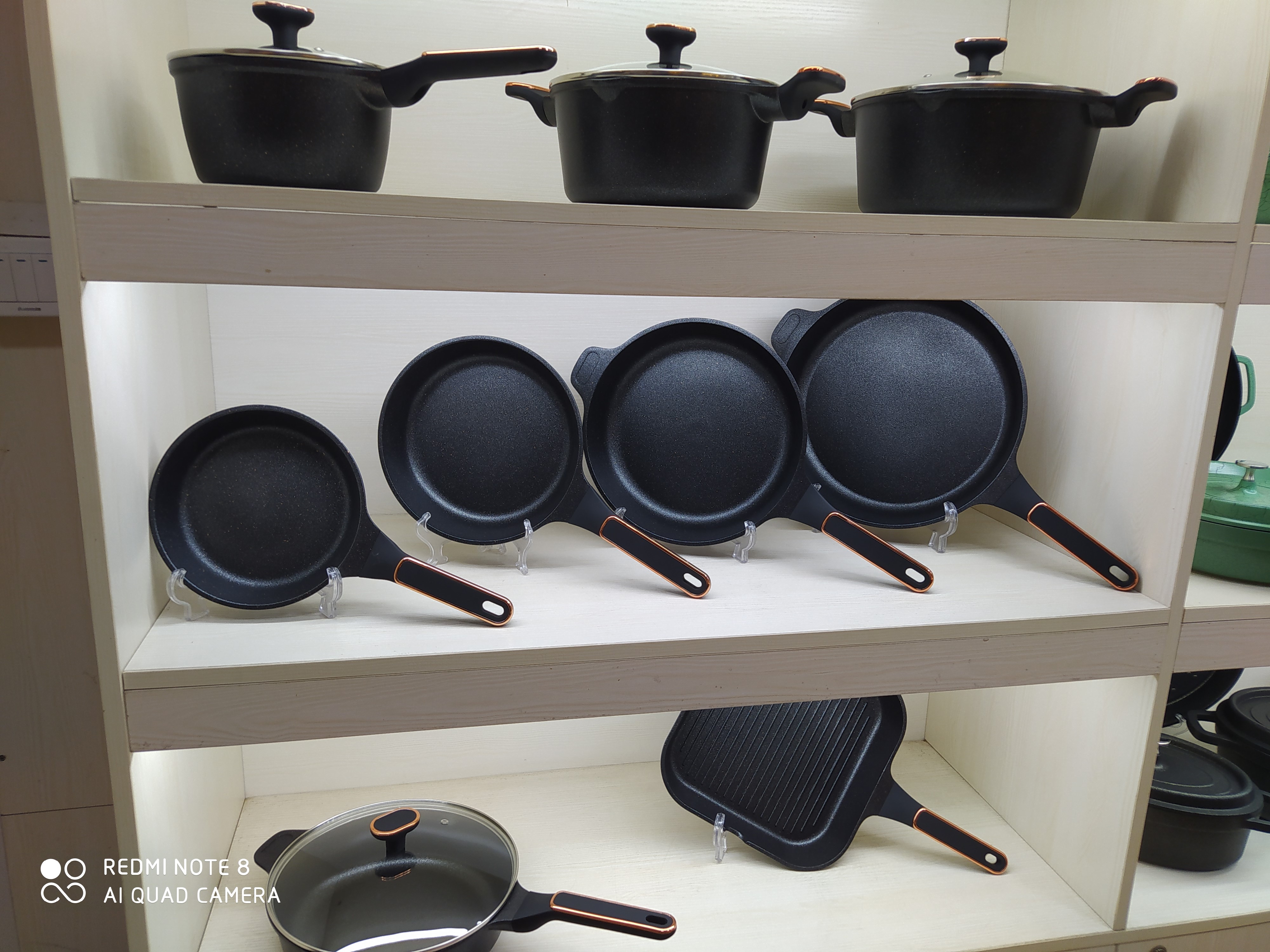 non stick fry pan, casserole, roaster, sauce pan. die cast aluminum pan.