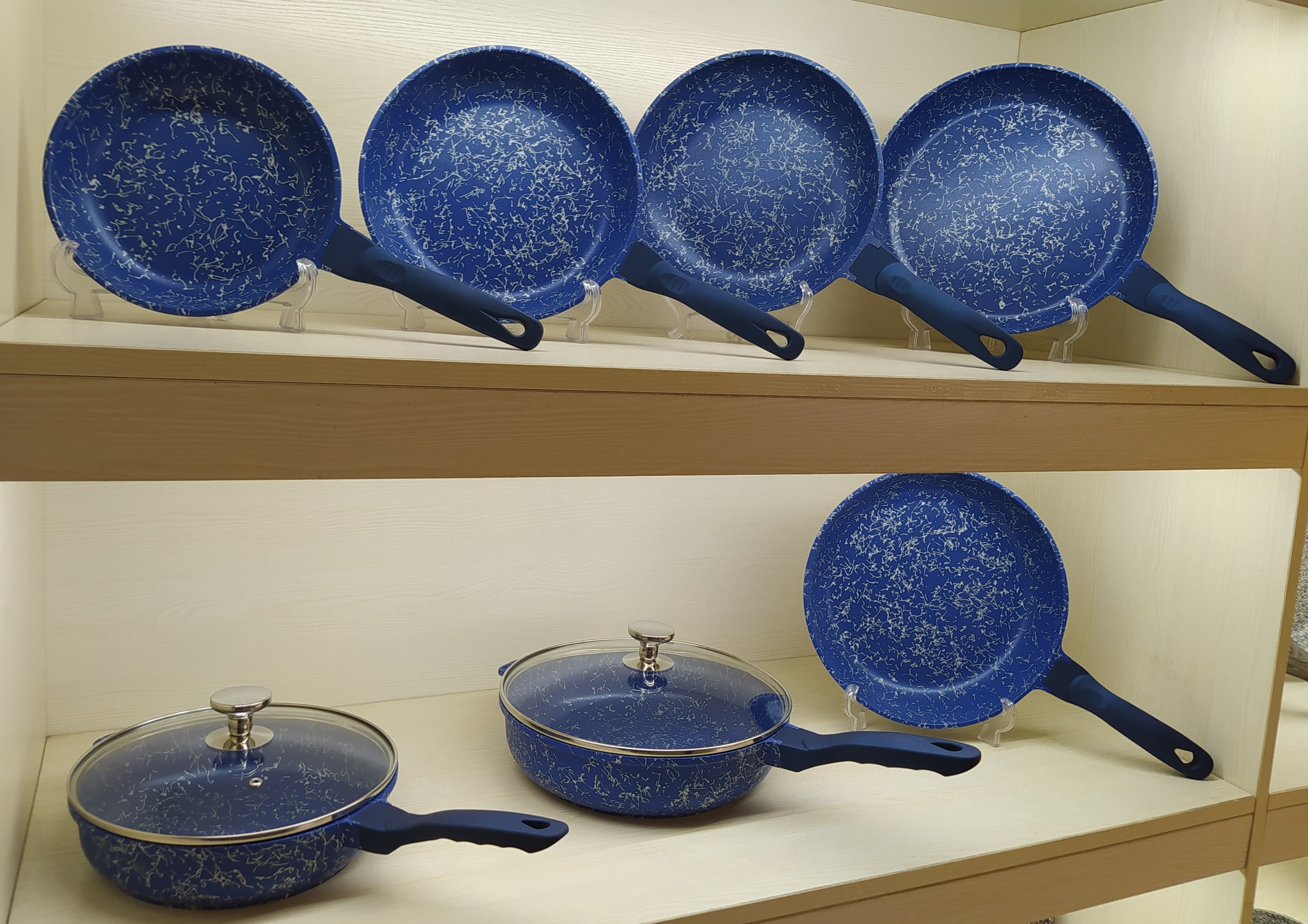 non stick fry pan, casserole, roaster, sauce pan. die cast aluminum pan.
