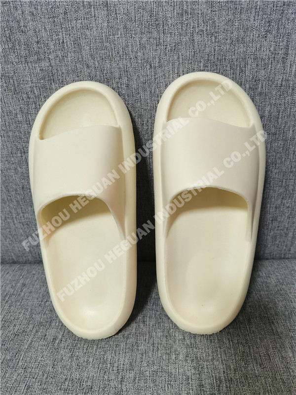 Women slippers