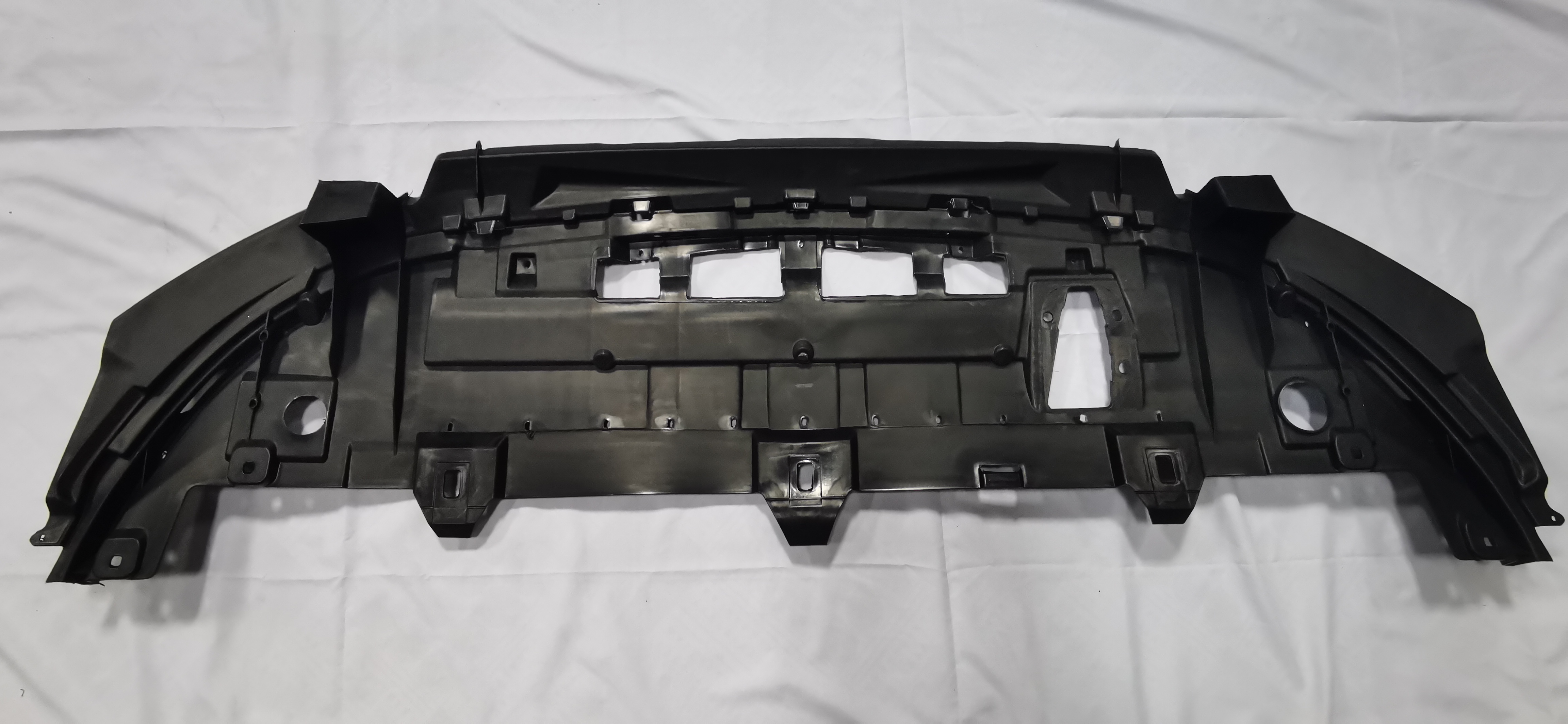 Merceder Benz W156 1568850336 Front bumper under the cover