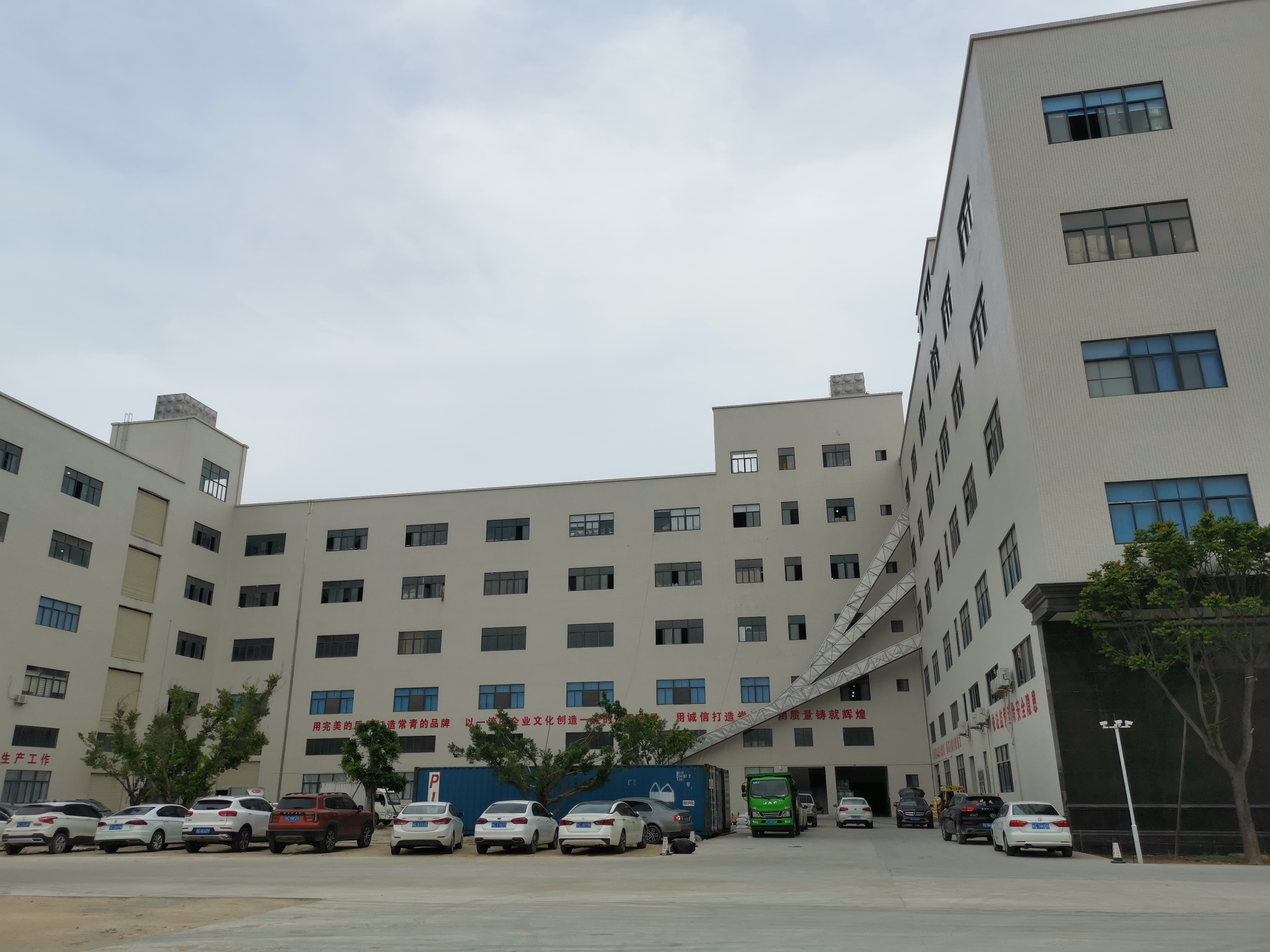 Shenzhen Honghui Huang Technology Co., Ltd. – Sweeping robots 1