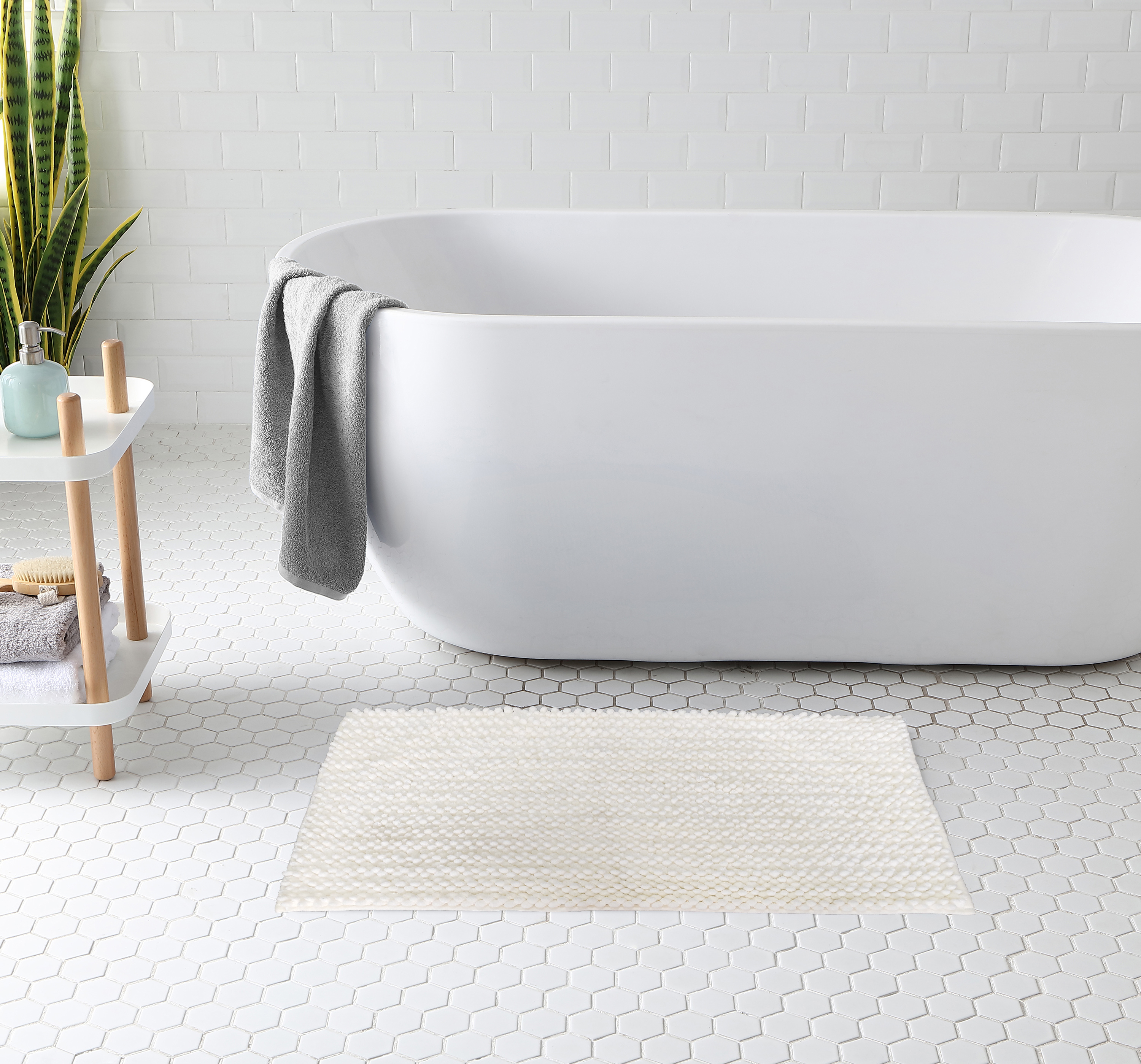 Super soft pretty white chenille mats