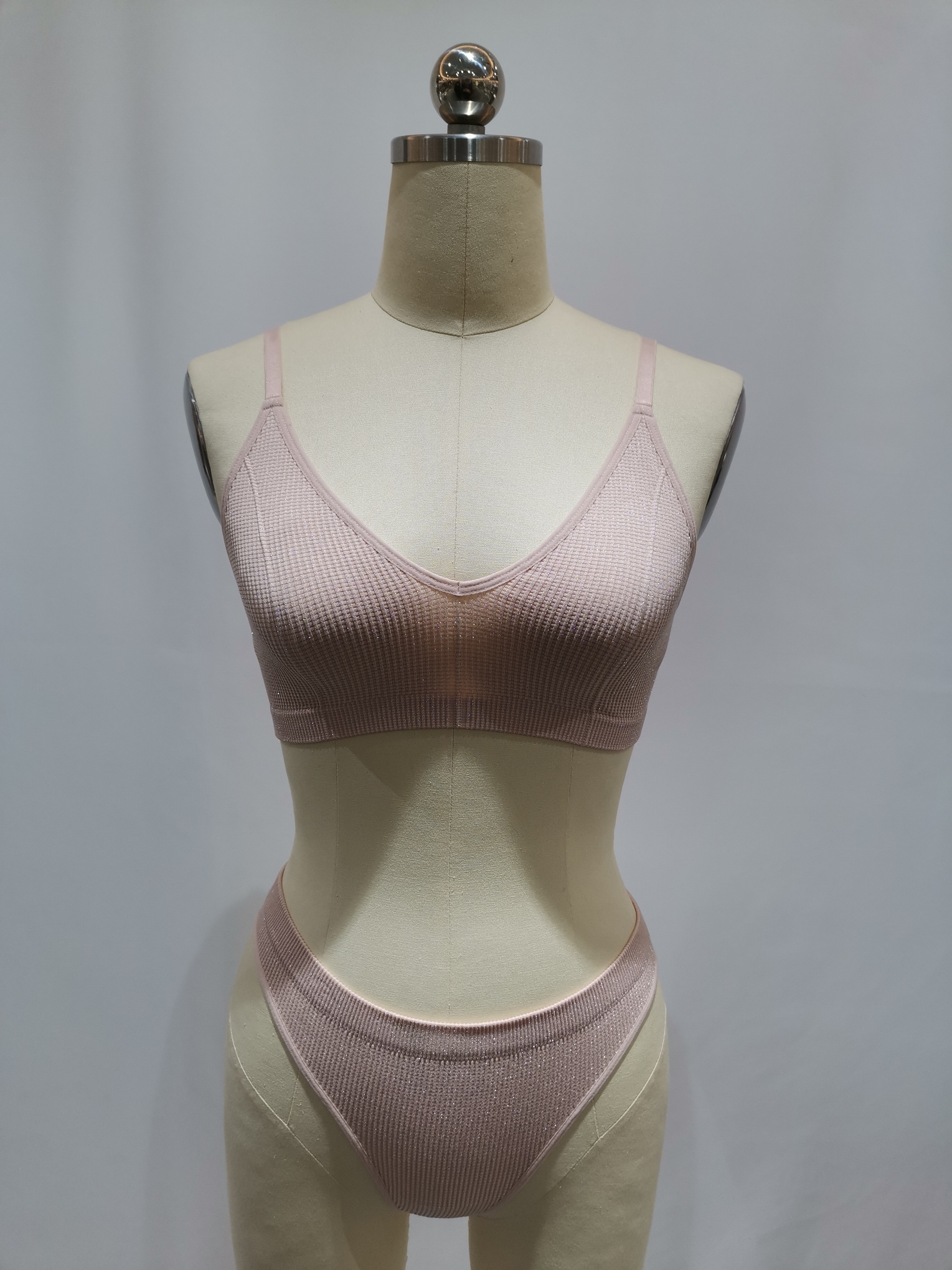 Seamfree garmeent suit