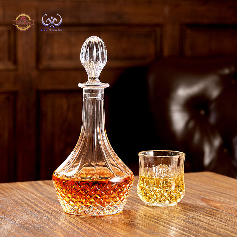 Whisky liquor decanter